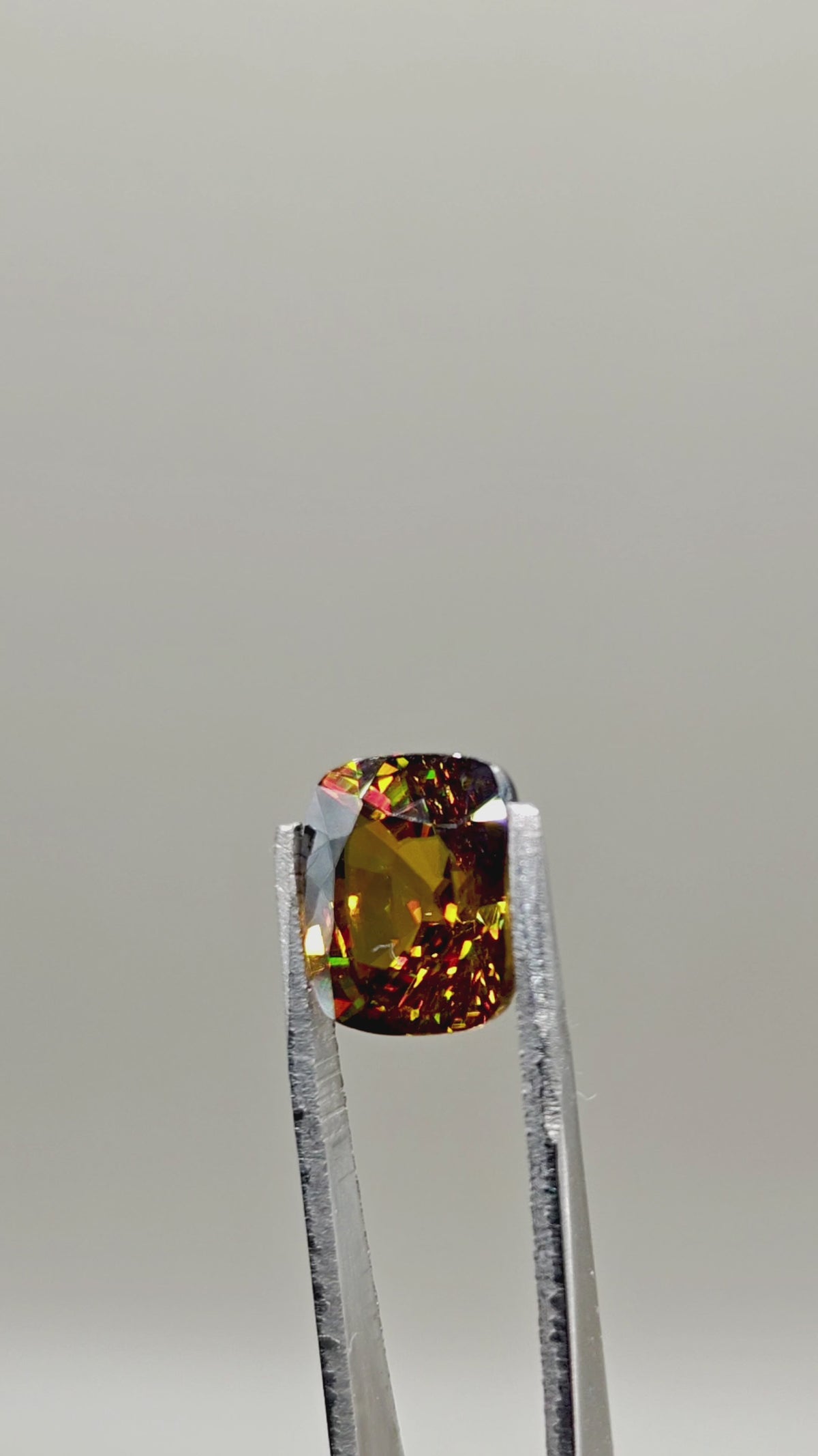 Titanite naturale 7,17 ct Cuscino