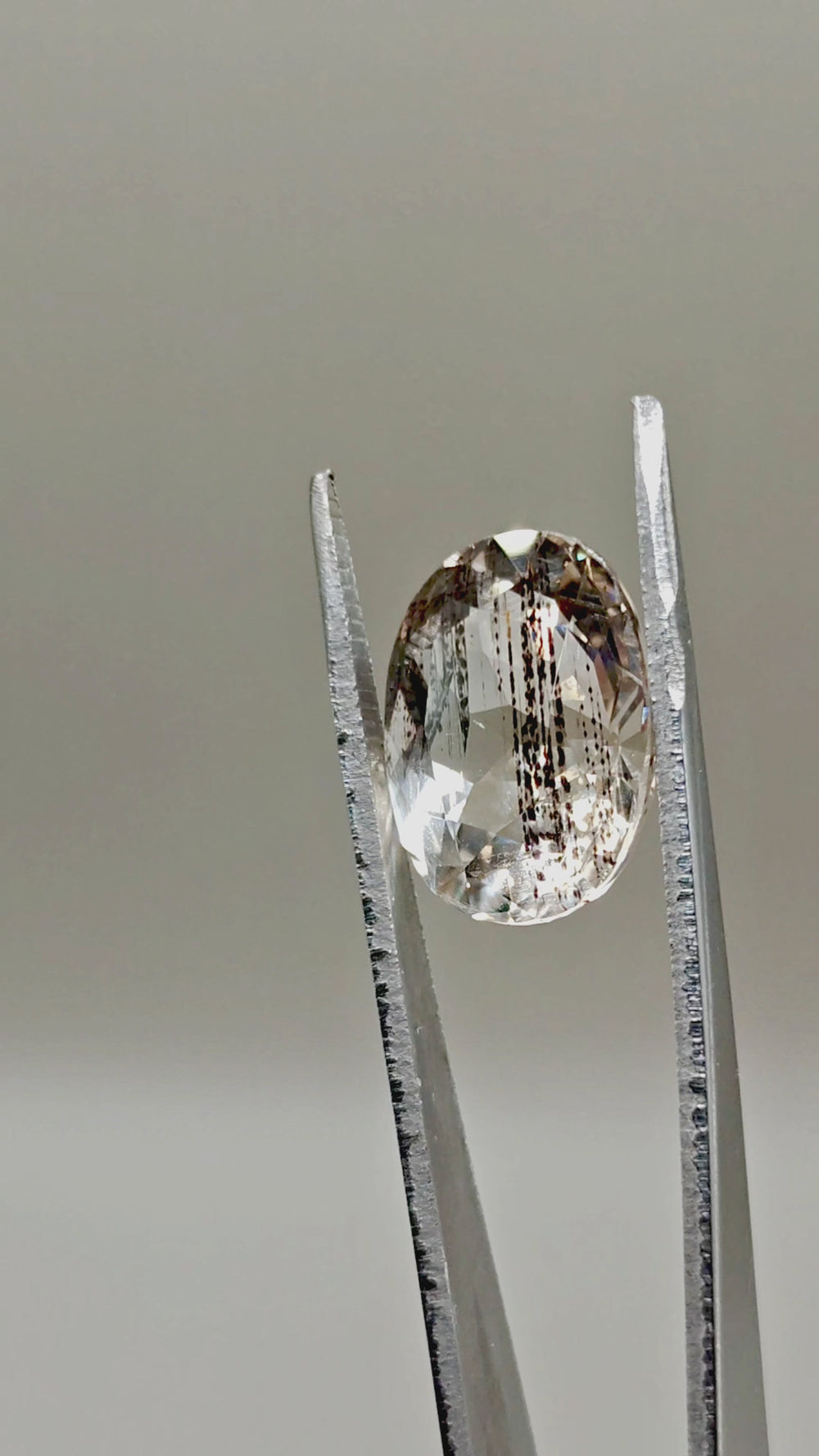 Escapolita natural — 14,89 ct — Oval