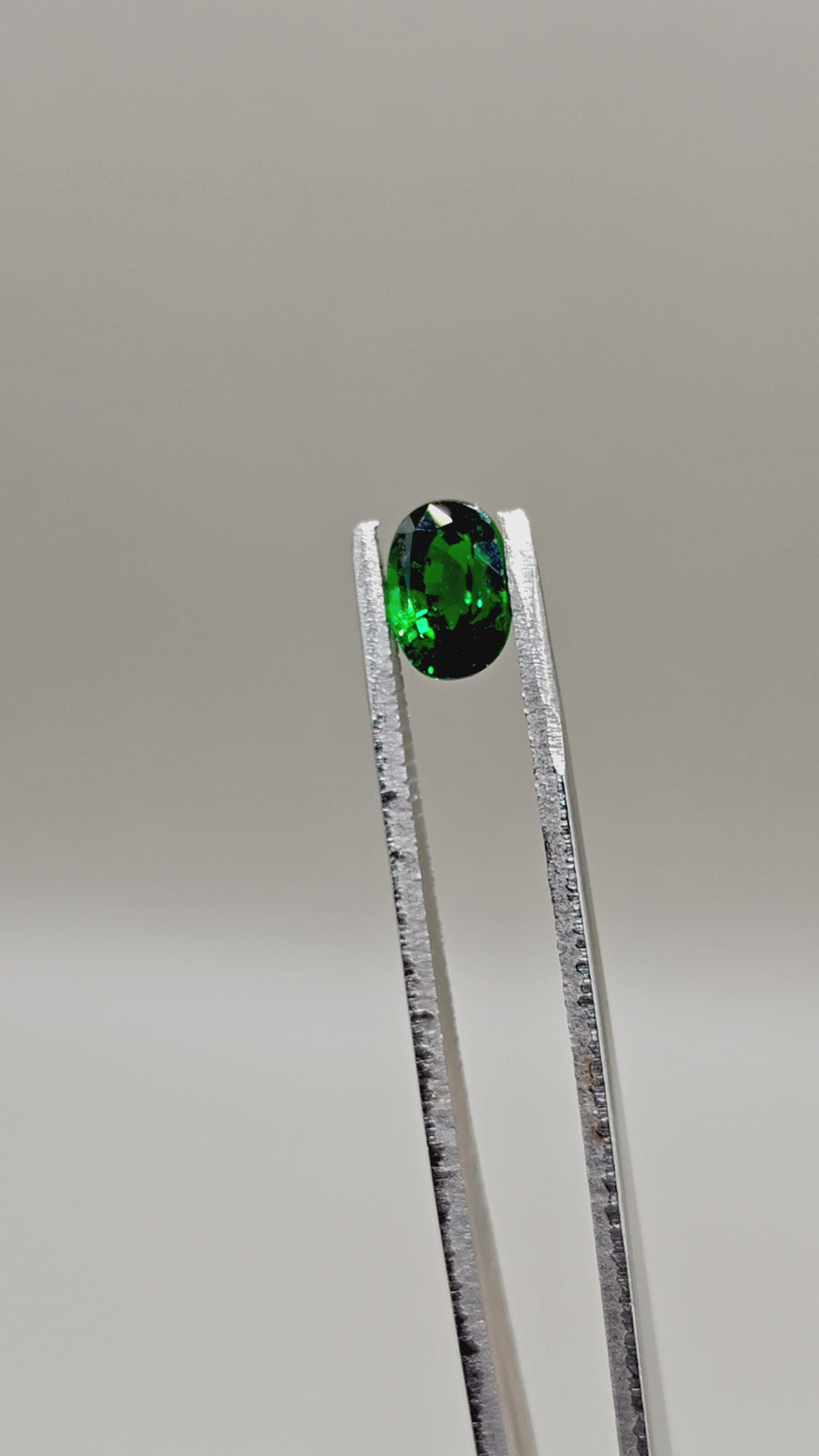 Natürlicher Tsavorit — 1,98 ct — Oval