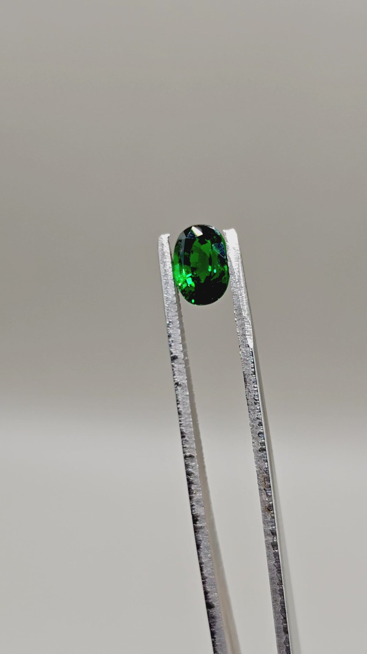 Natürlicher Tsavorit 1,98 ct Oval