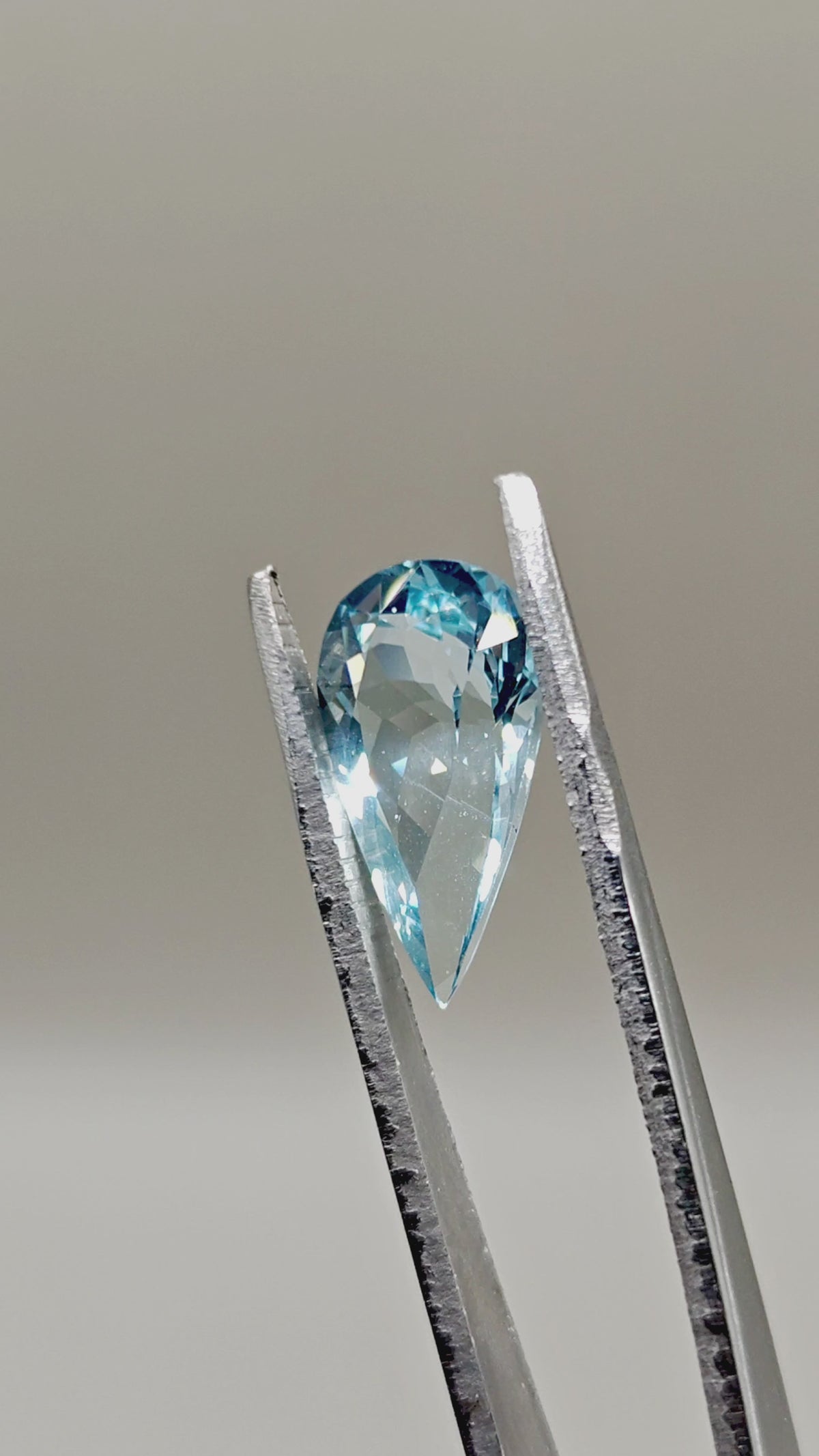 Natürlicher Aquamarin 4,18 ct Tropfenform