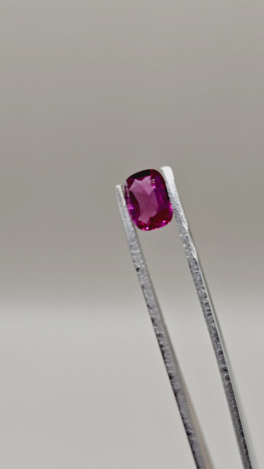 Naturlig rodolit — 1,94 ct — Kuddslipad