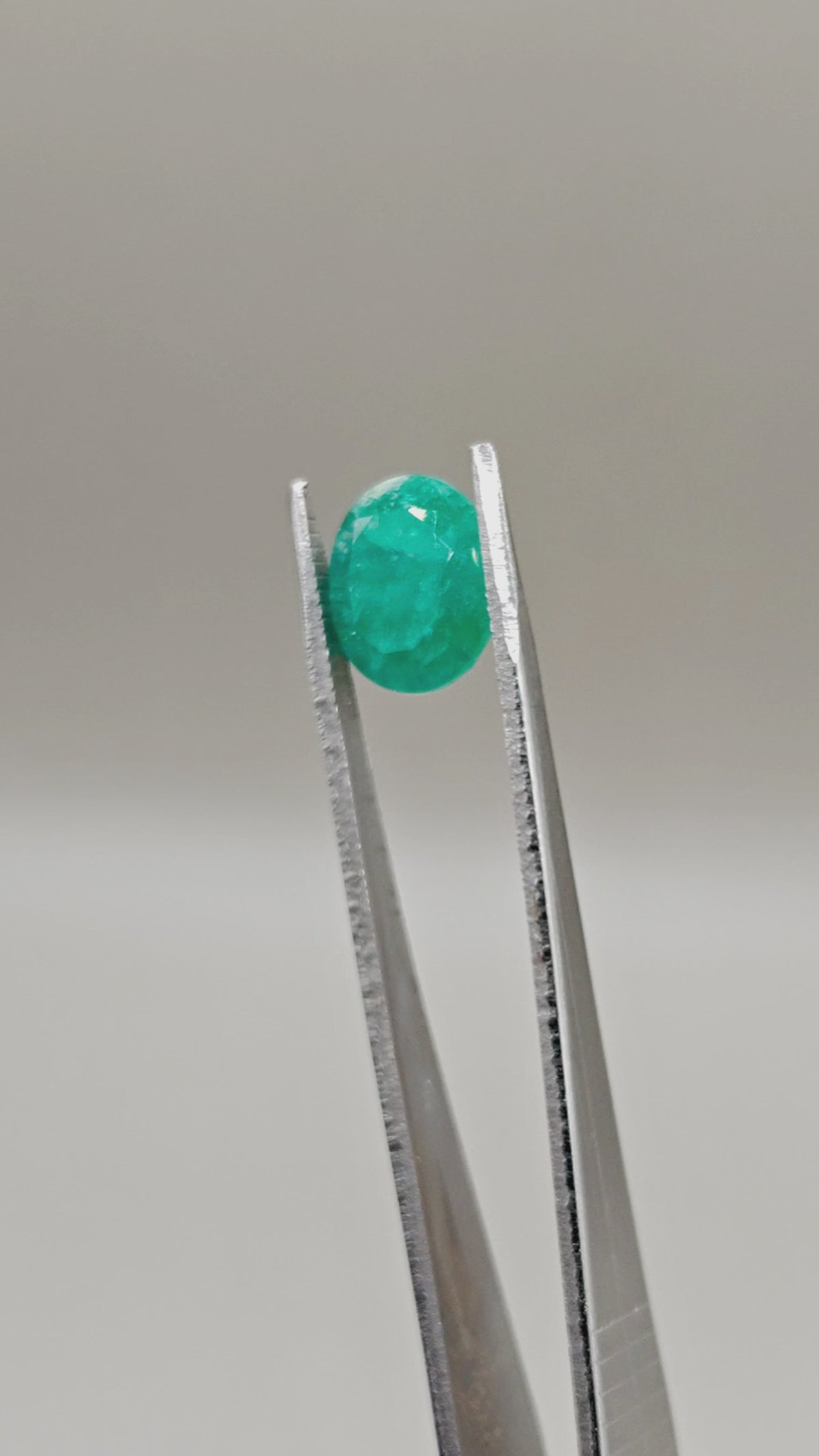 天然エメラルド 6.16 ct オーバル