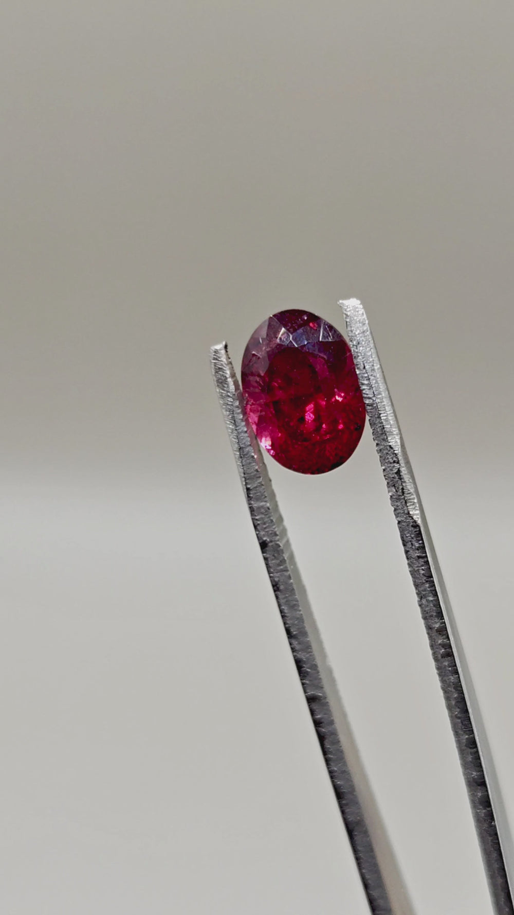 Naturlig rodolit — 3,39 ct — Oval
