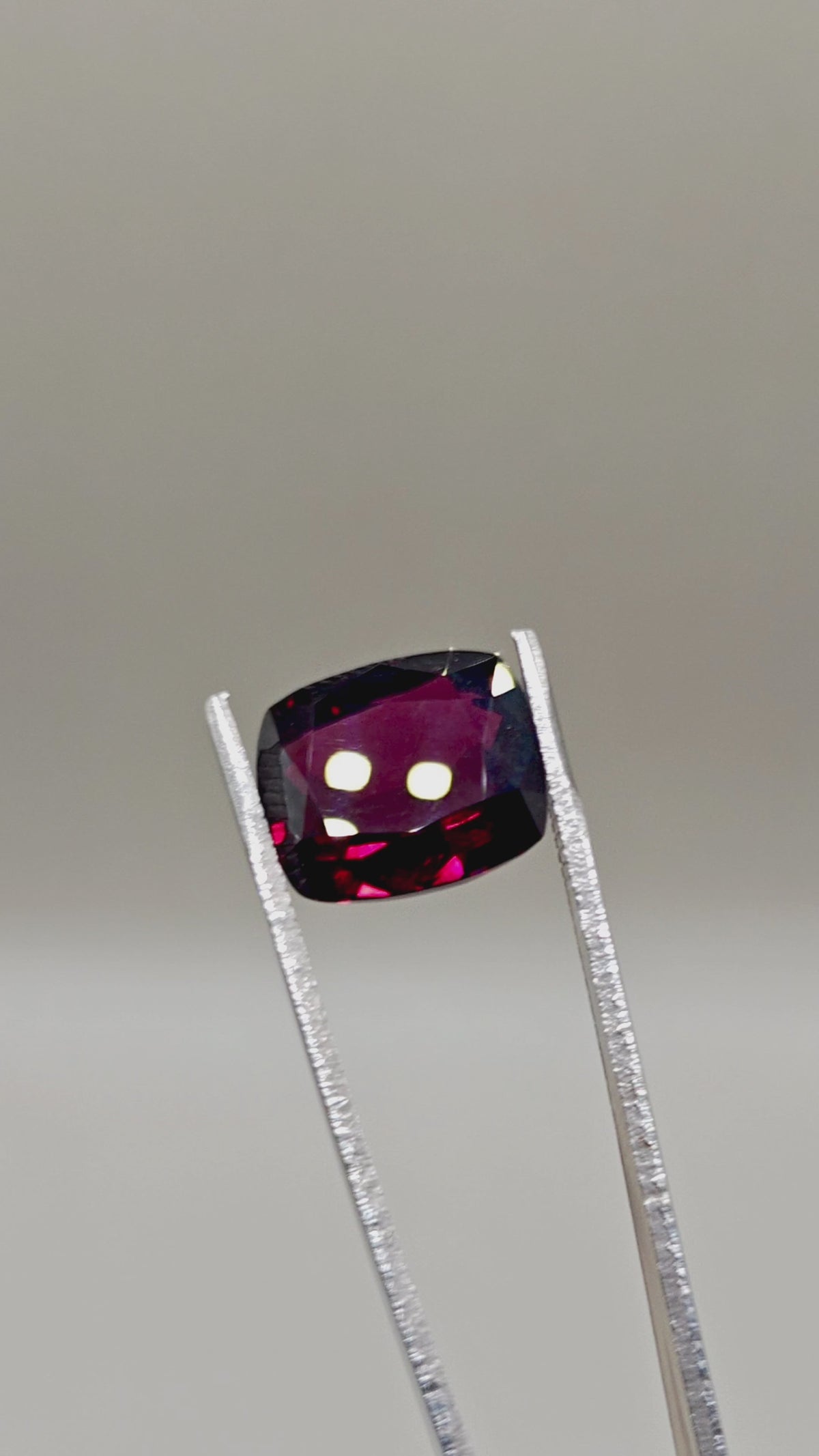 天然パイロープ・アルマンディン 14.76 ct クッション