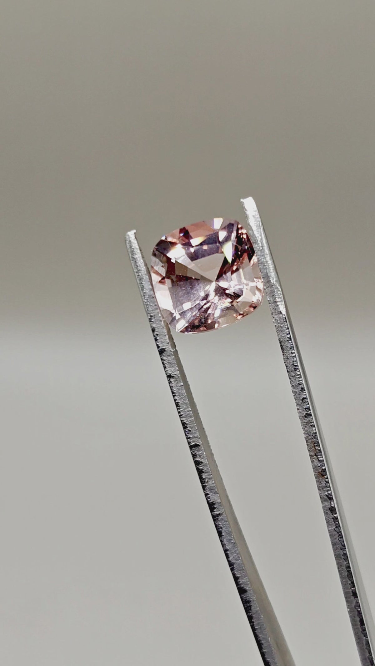 Natürlicher Lotus-Color-Morganit 5,61 ct Kissenschliff