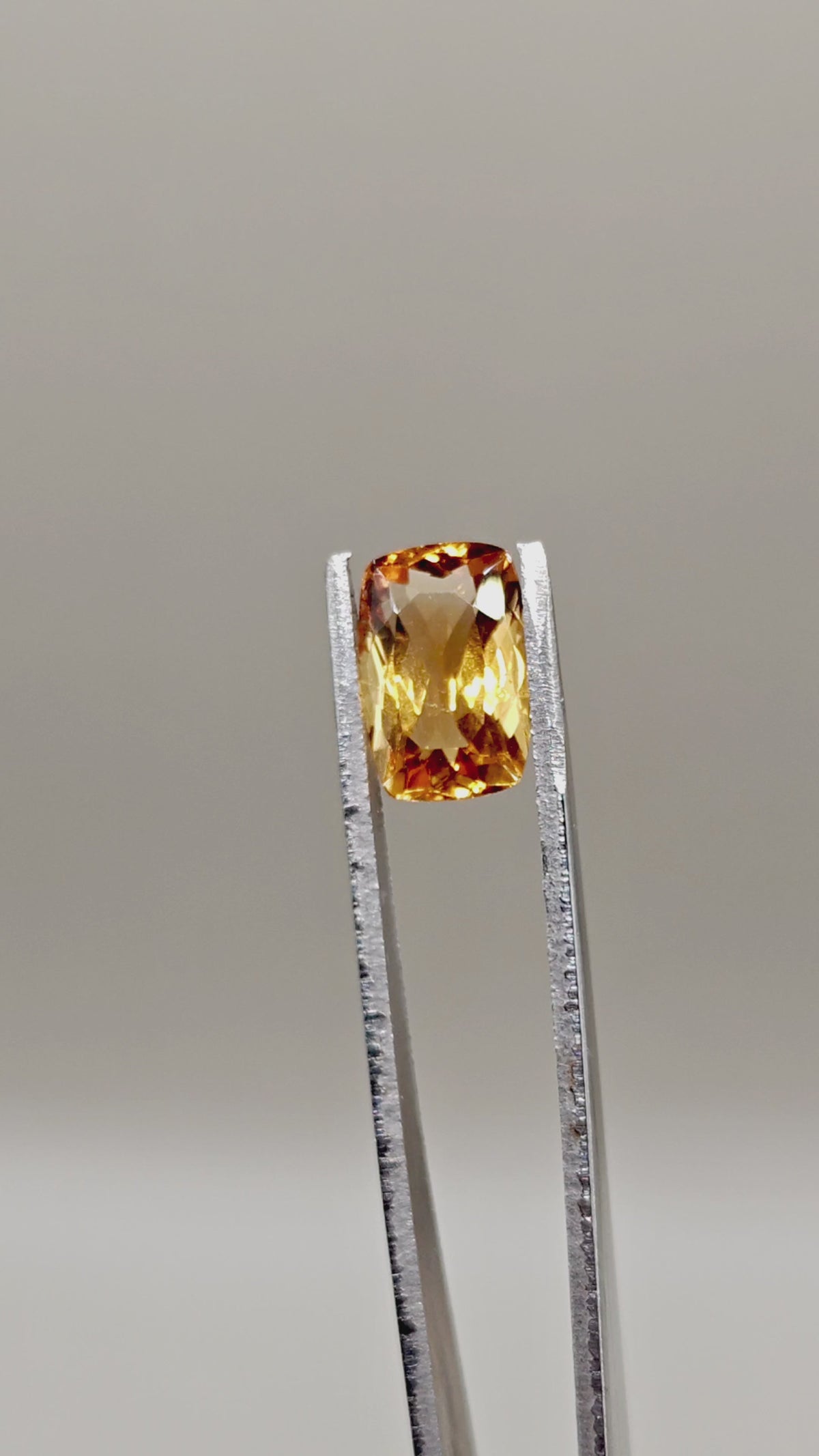 Natürlicher Citrin 4,12 ct Kissenschliff