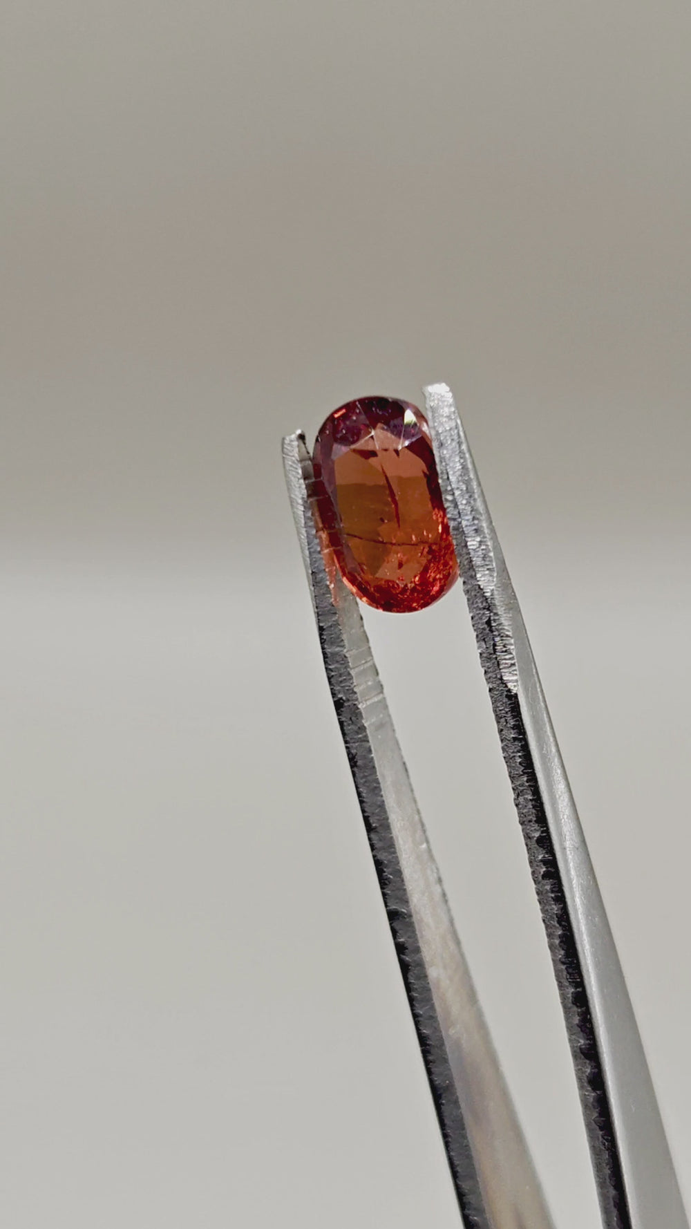 天然スペサルティンガーネット — 3.53 ct — オーバル