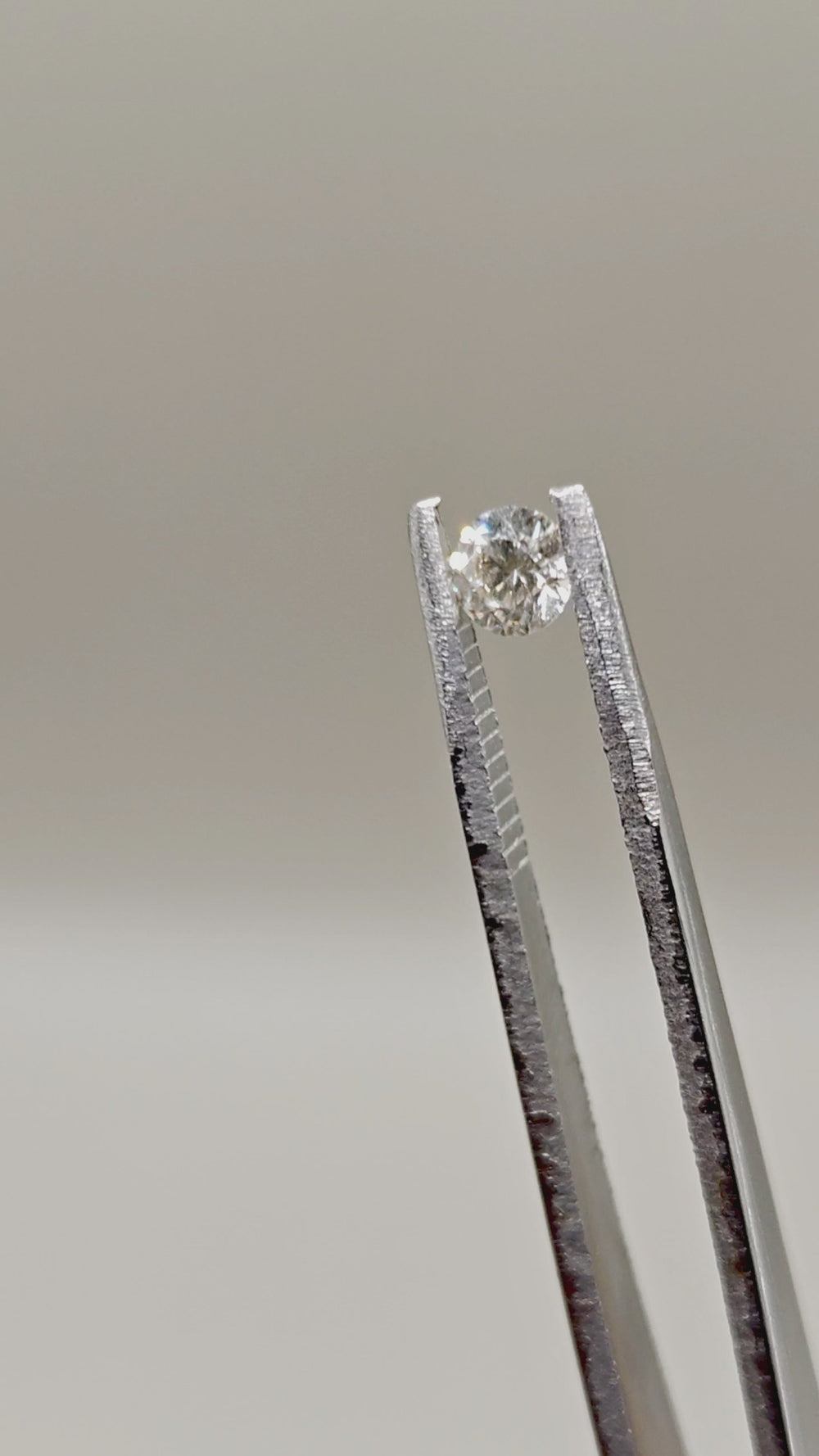 天然钻石 — 0.37 ct — 圆形明亮式