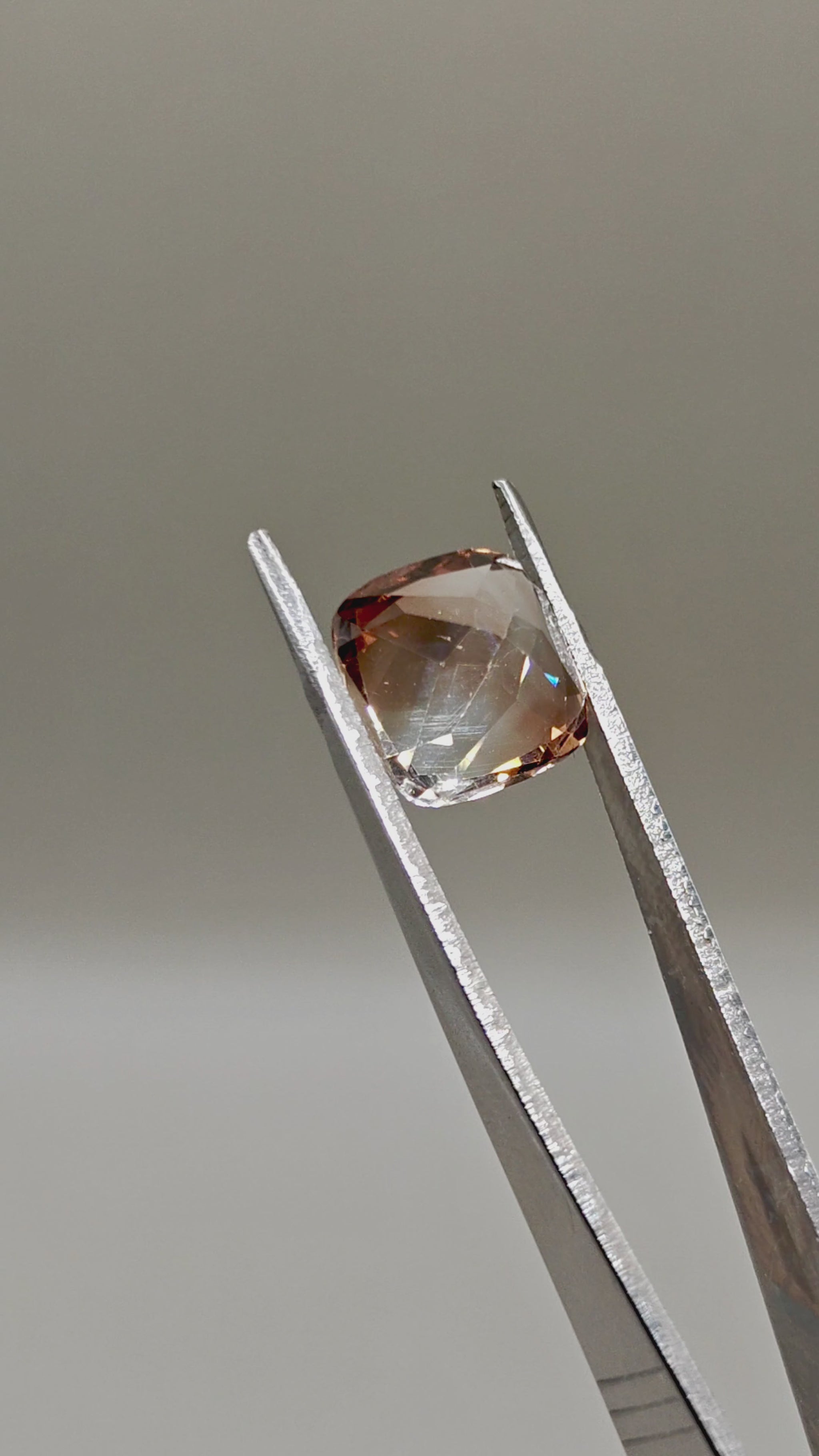 Natural Topaz 11.33 ct Cushion – video 2