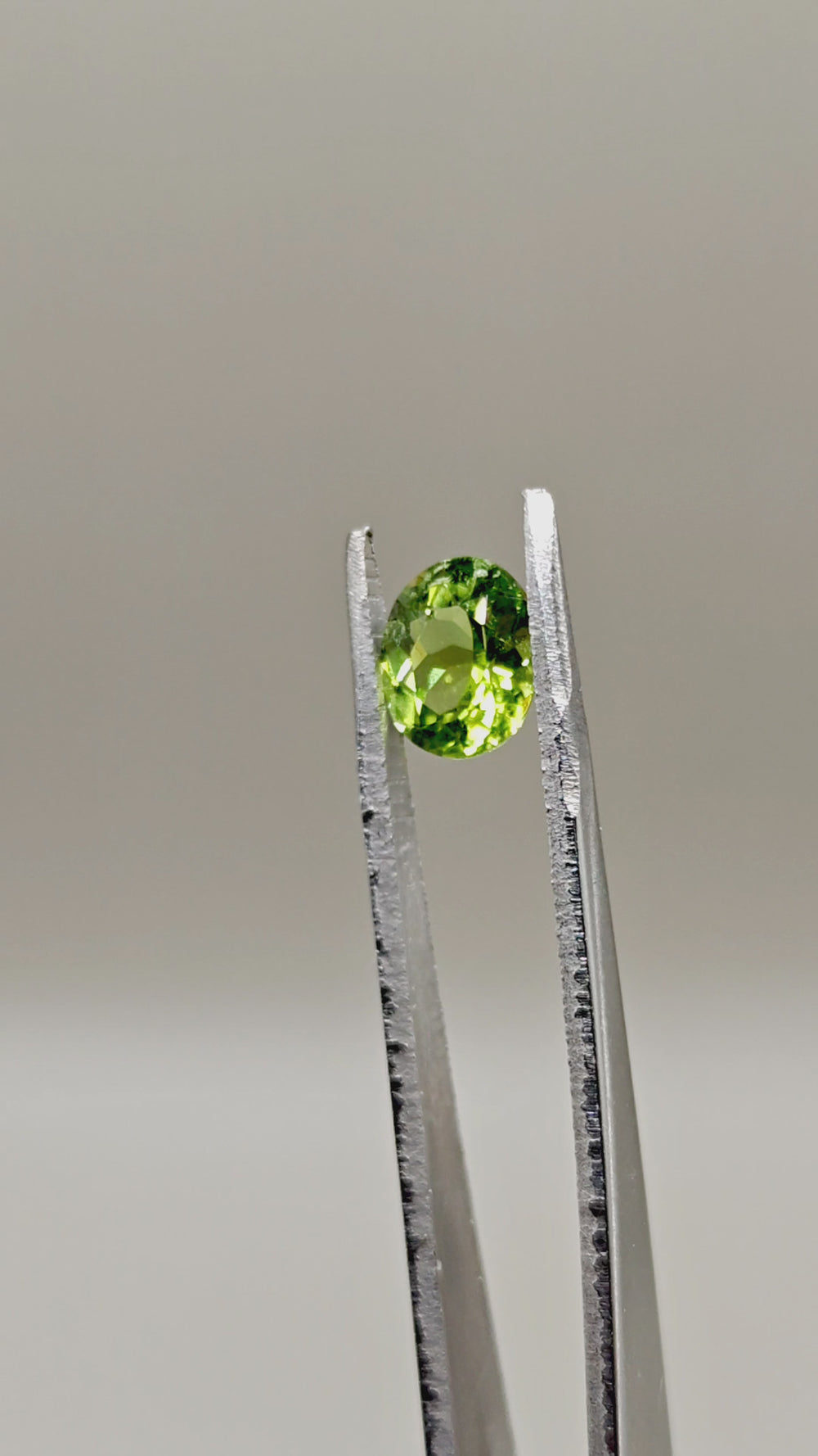Natural Peridot 2.11 ct Oval – video