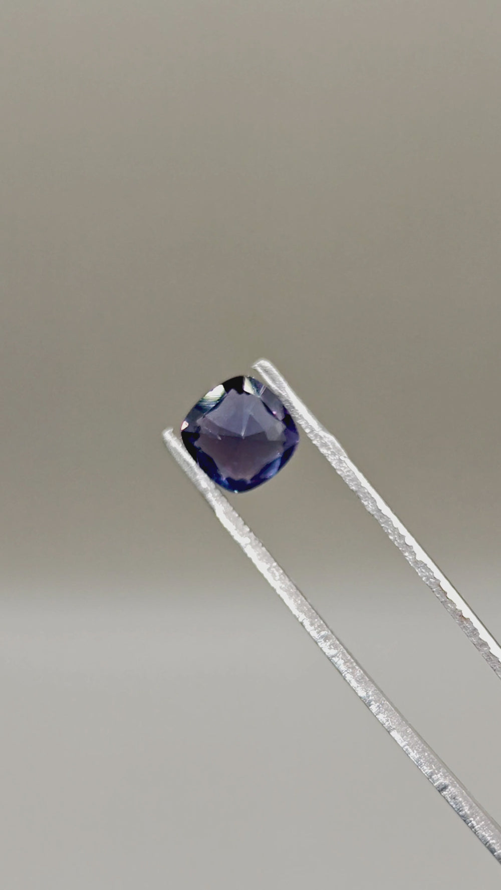Natural Color-Change Fluorite 2.90 ct Cushion – video 2
