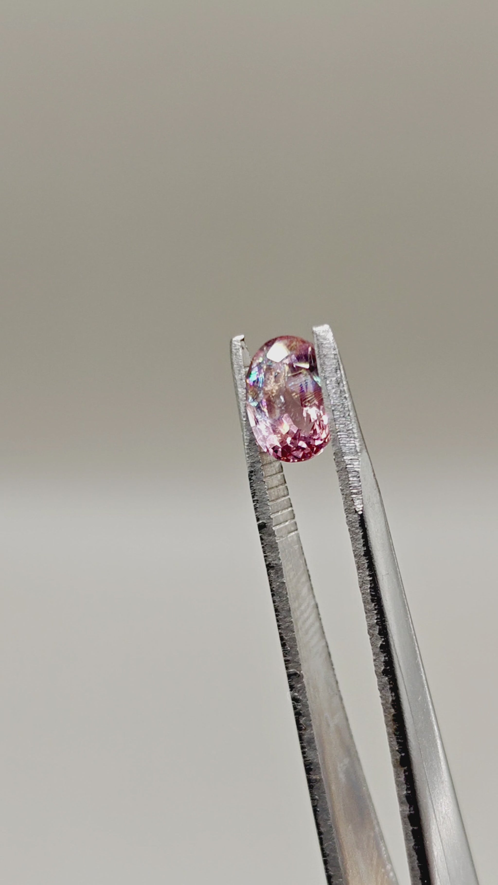 Natural Spinel 1.98 ct Oval – video