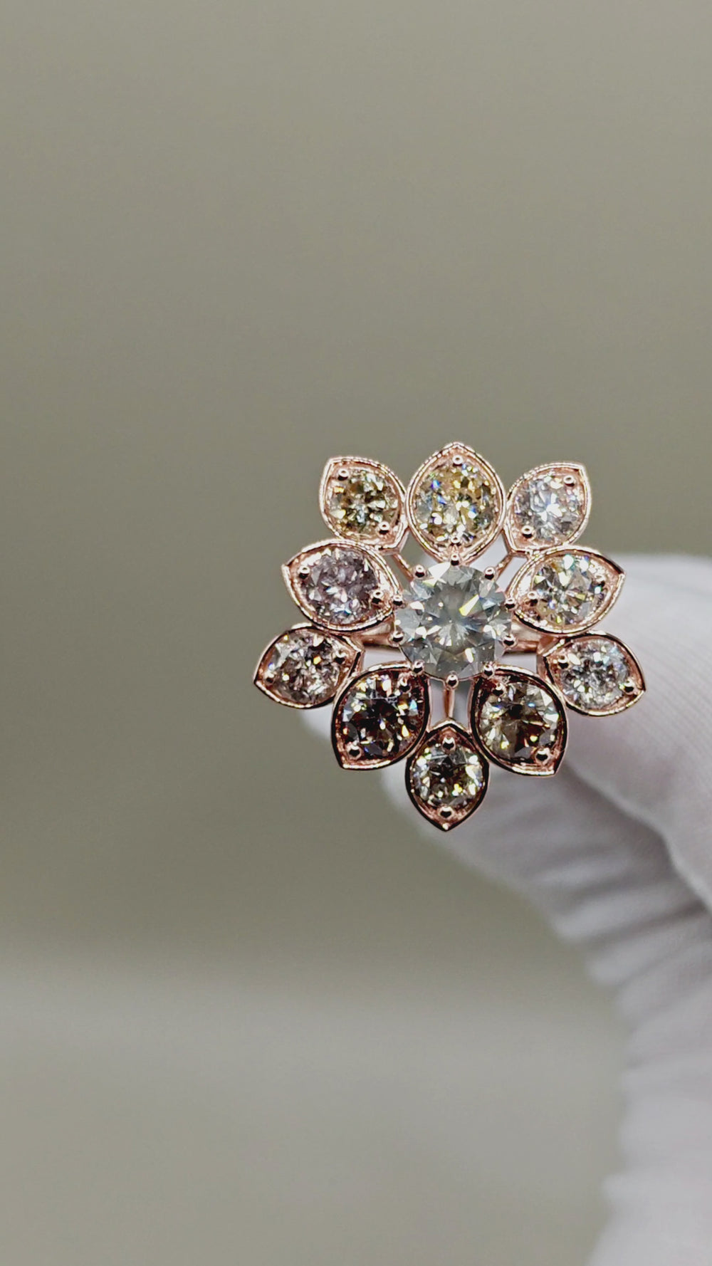 Solenne Natural Diamond Ring – video 4