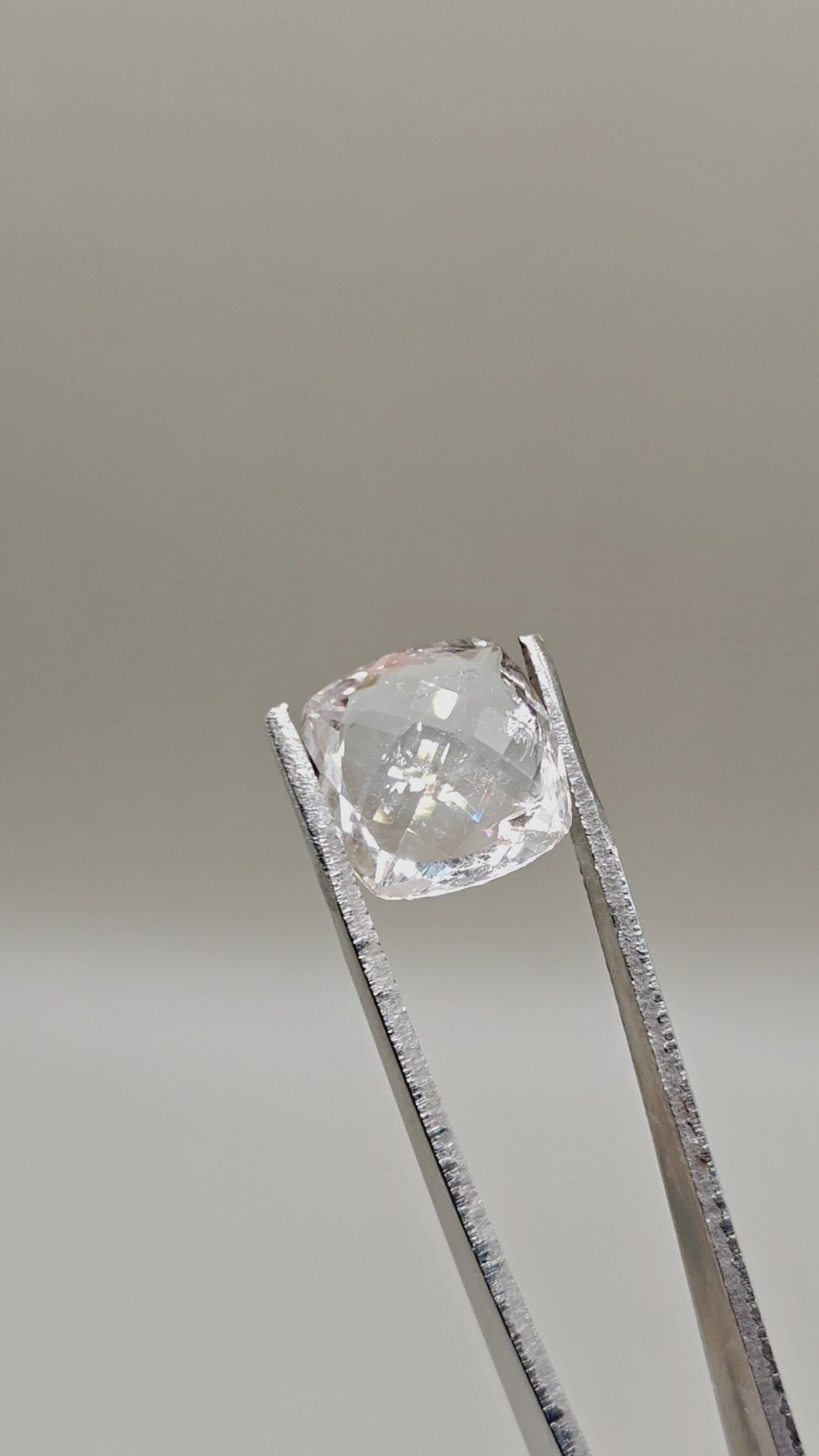 Natural Topaz 9.34 ct Cushion – video 2