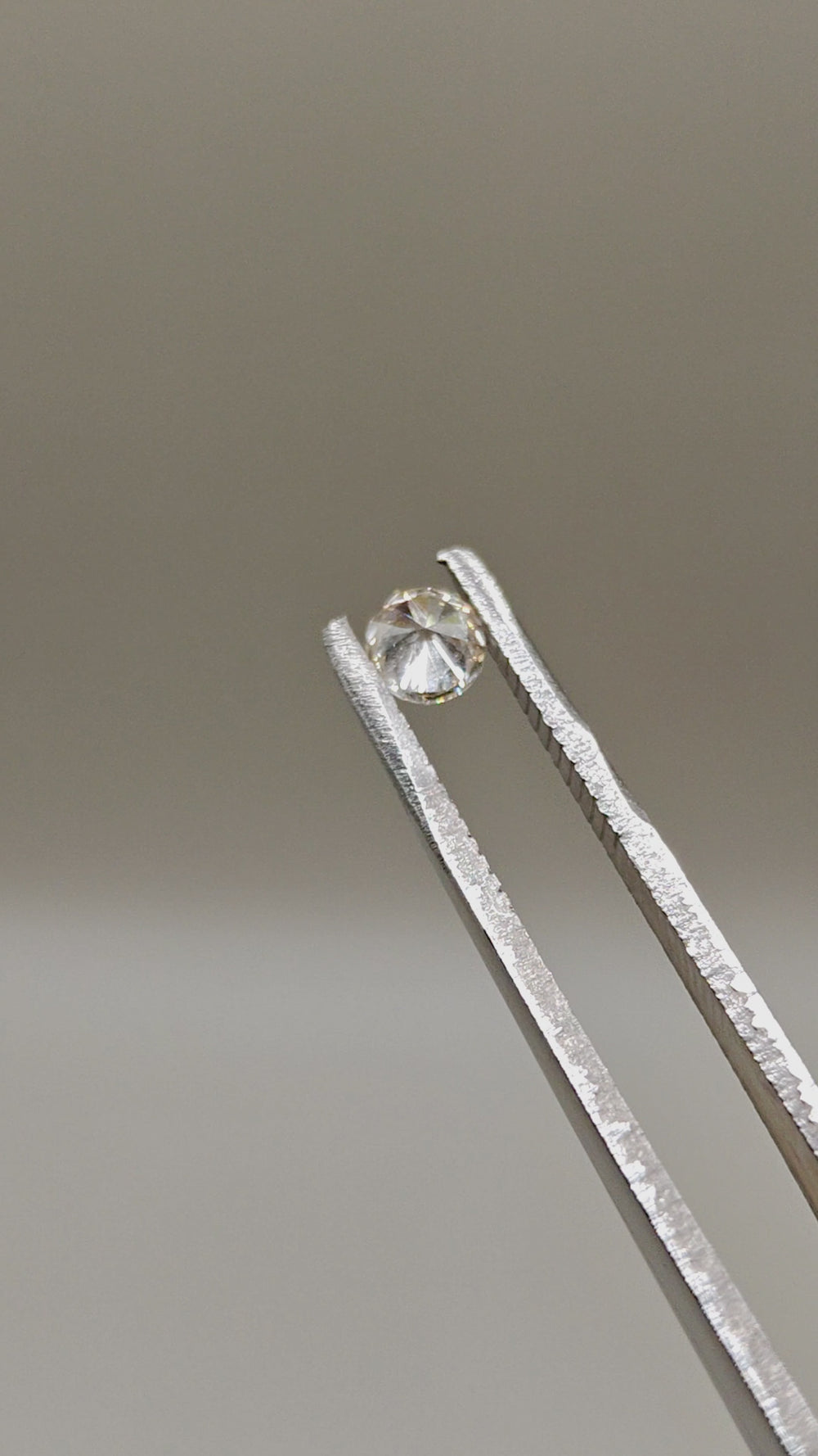 Natural Diamond 0.37 ct Round Brilliant – video 2