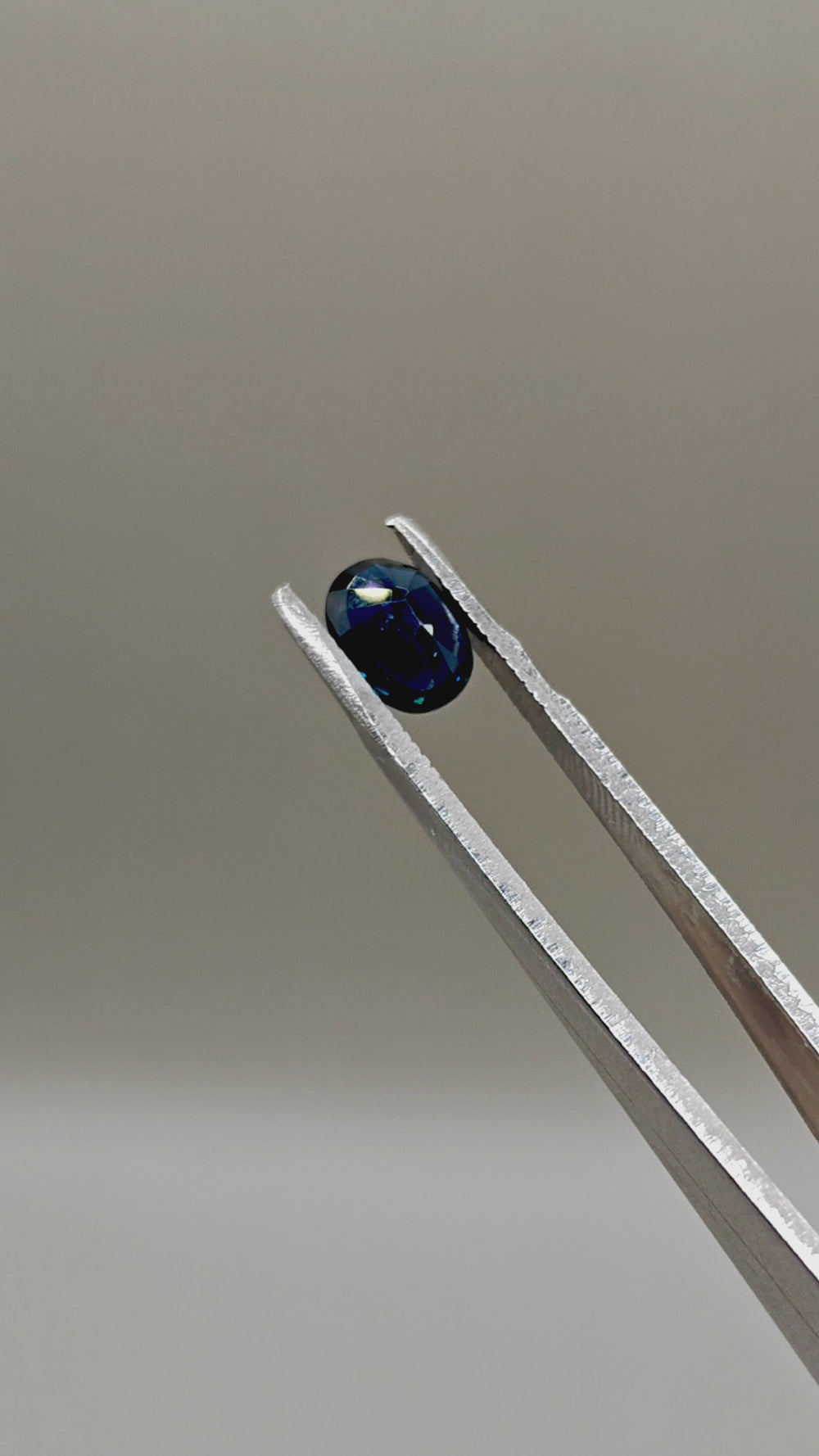 Natural Sapphire 2.09 ct Oval – video 2