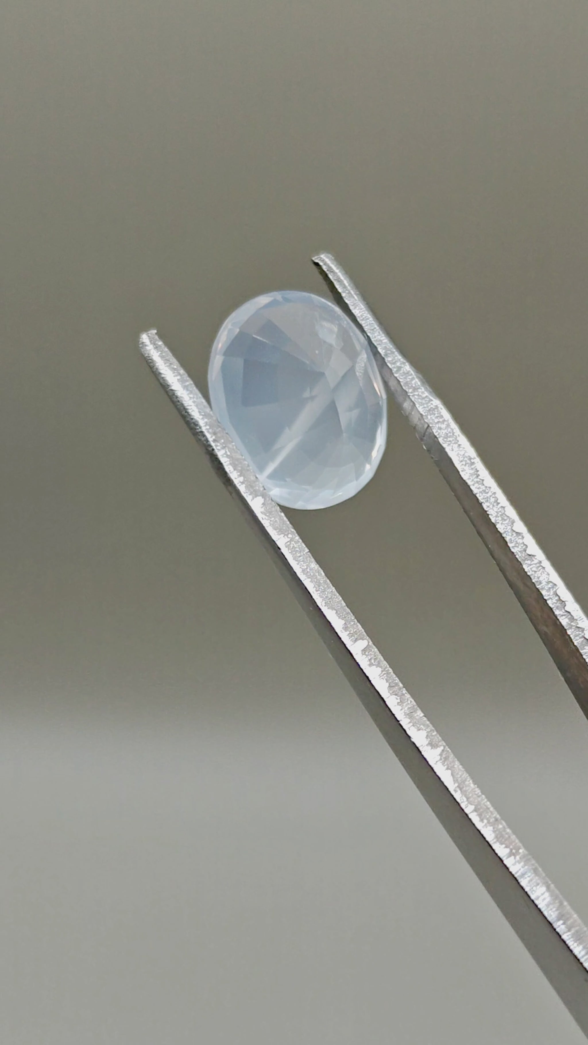 Natural Milky Quartz 5.95 ct Oval – video 2