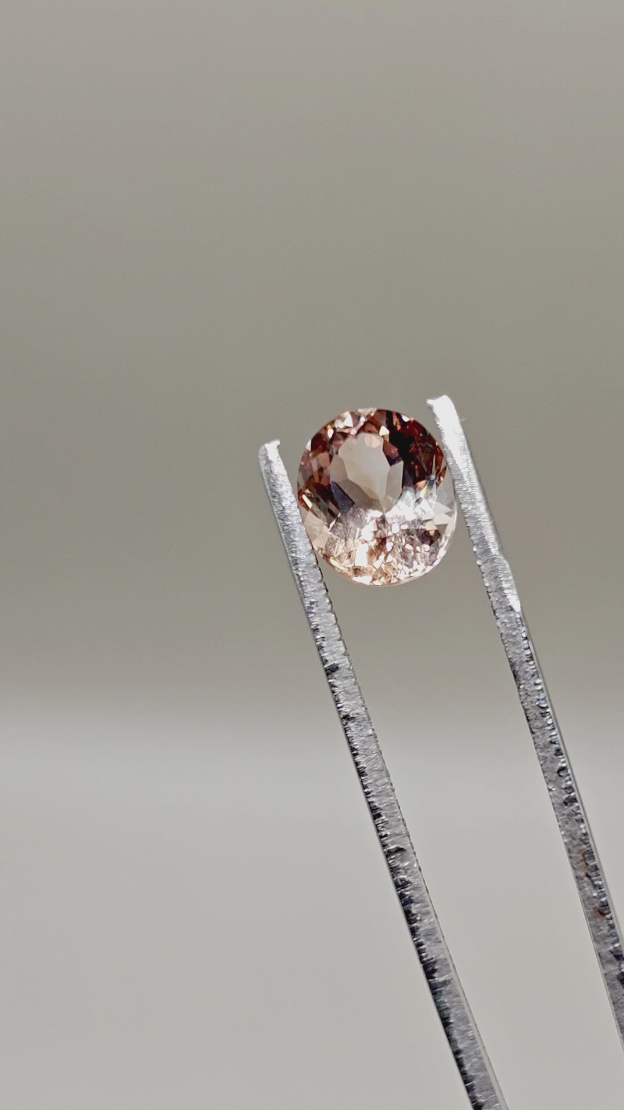 Natural Imperial Topaz 3.85 ct Oval – video 2