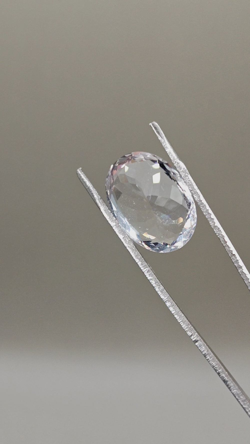 Natural Goshenite 15.60 ct Oval – video 2
