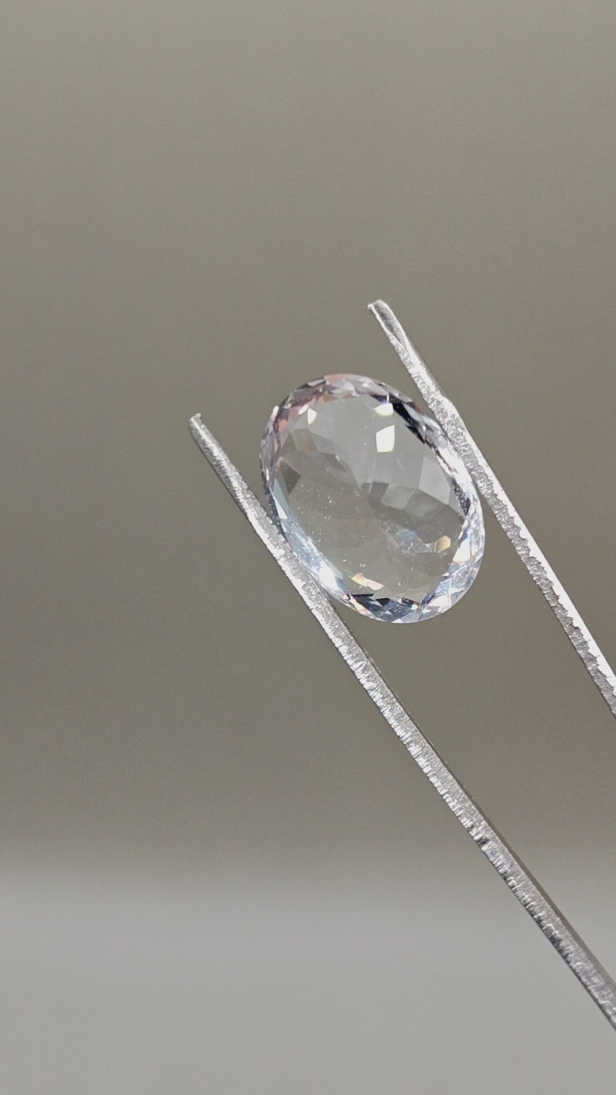 Natural Goshenite 15.60 ct Oval – video 2