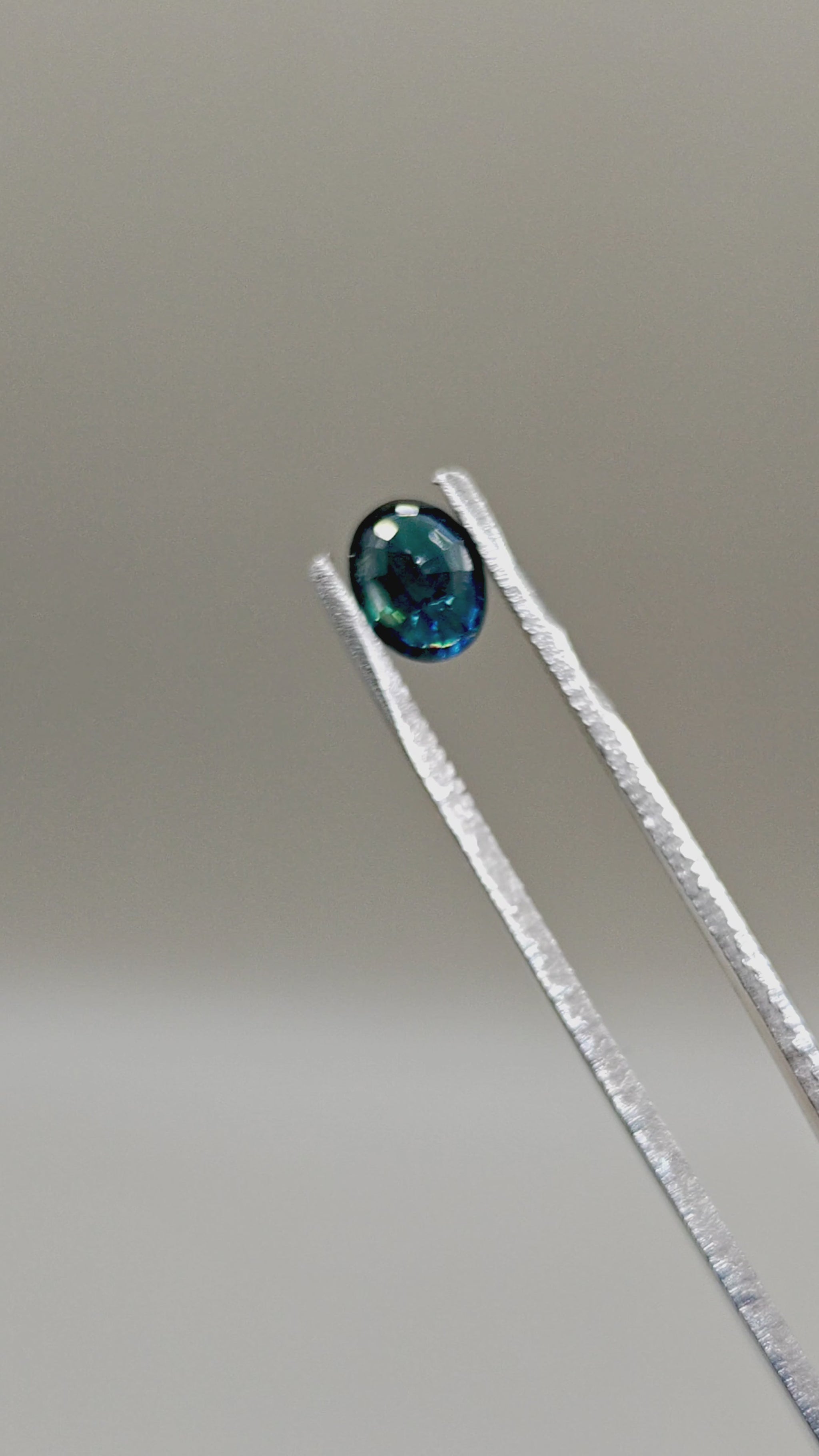 Natural Sapphire 1.40 ct Oval – video 2