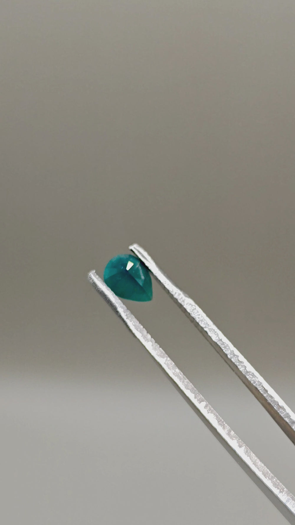 Natural Grandidierite 0.91 ct Pear – video 2