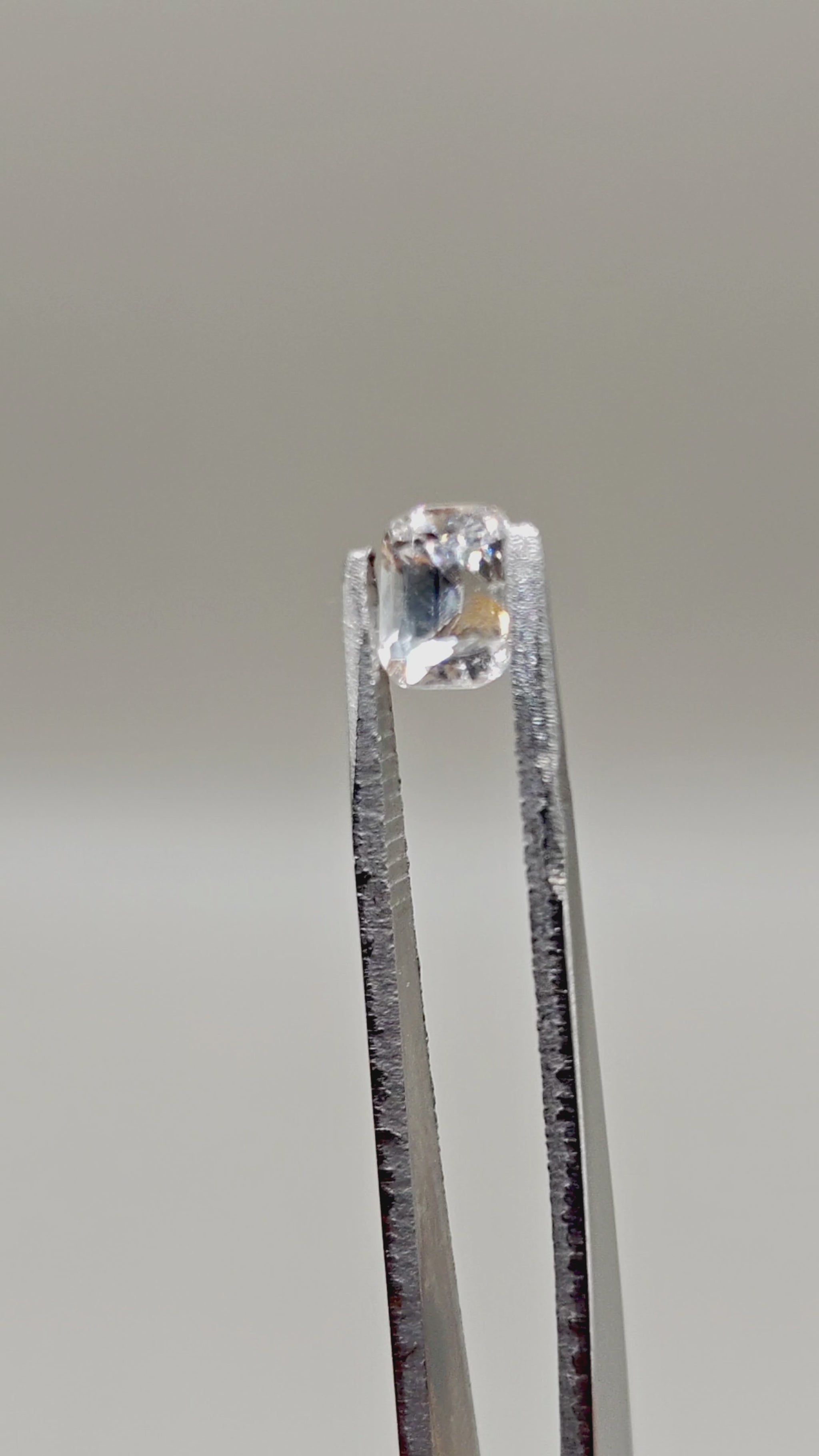 Natural Zircon 1.99 ct Cushion – video