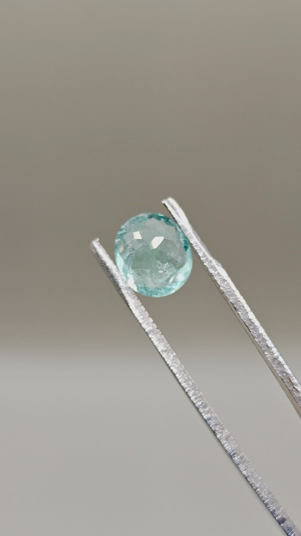 Natural Emerald 2.50 ct Oval – video 2