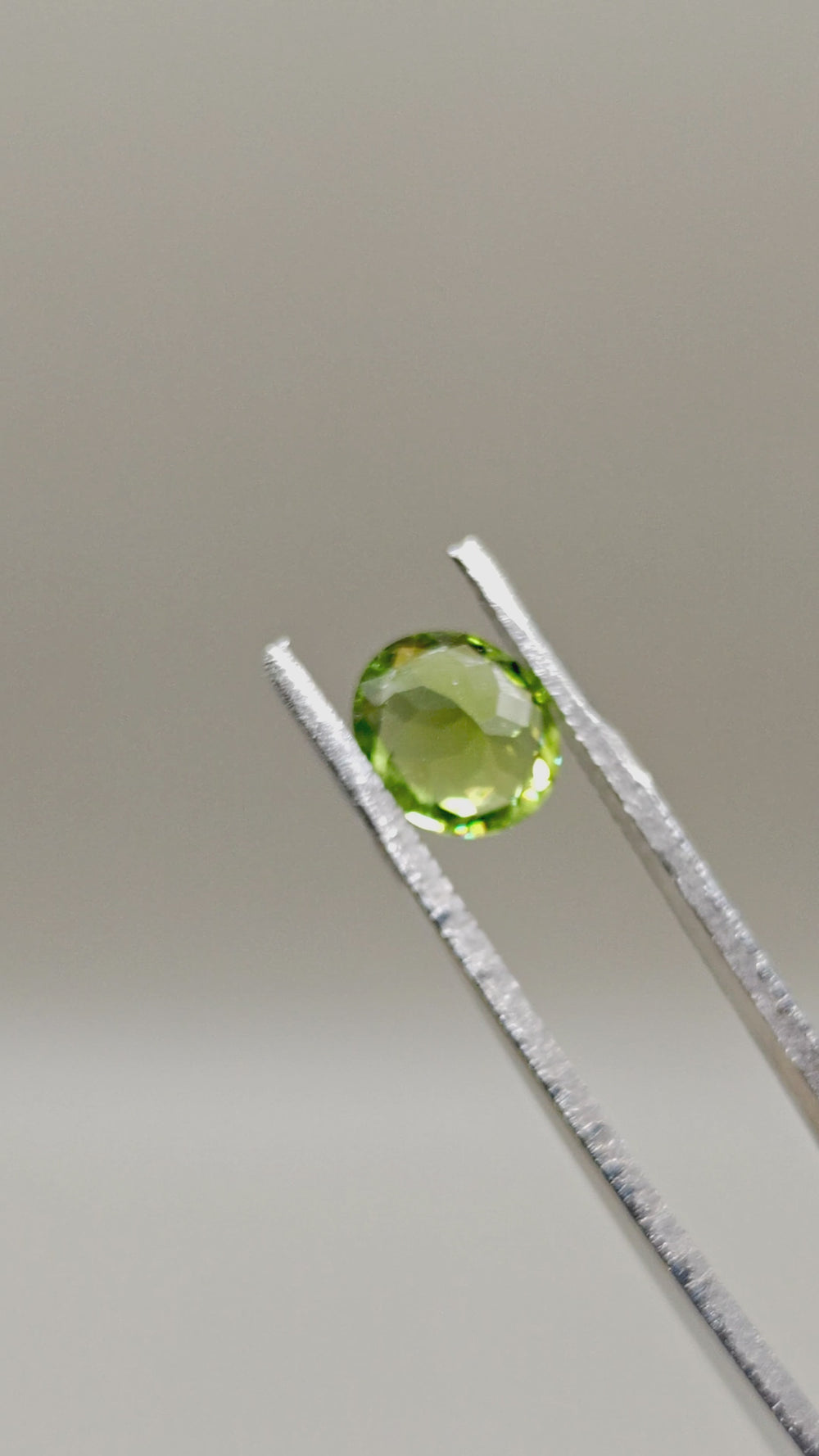 Natural Peridot 2.11 ct Oval – video 2