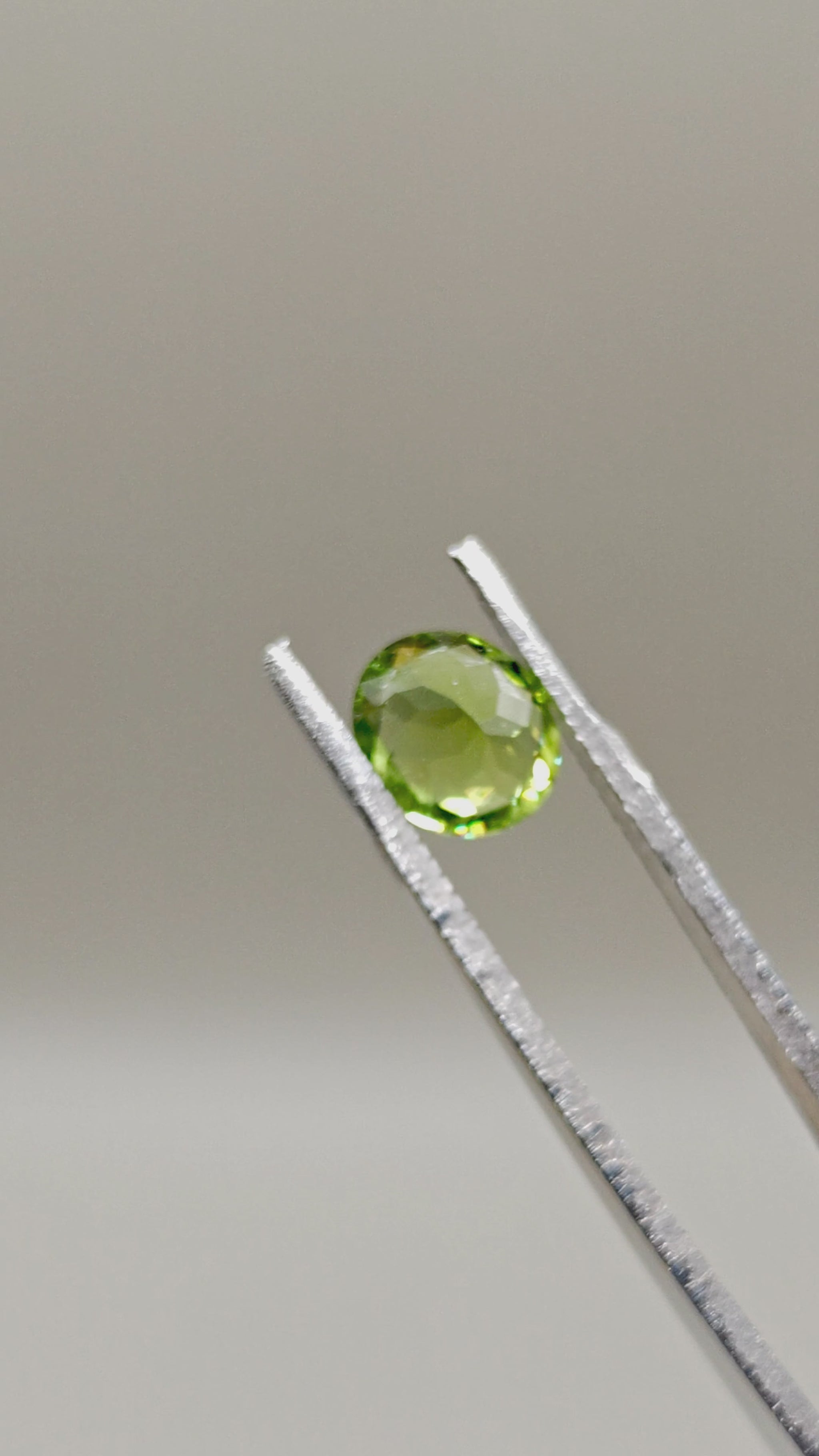 Natural Peridot 2.11 ct Oval – video 2