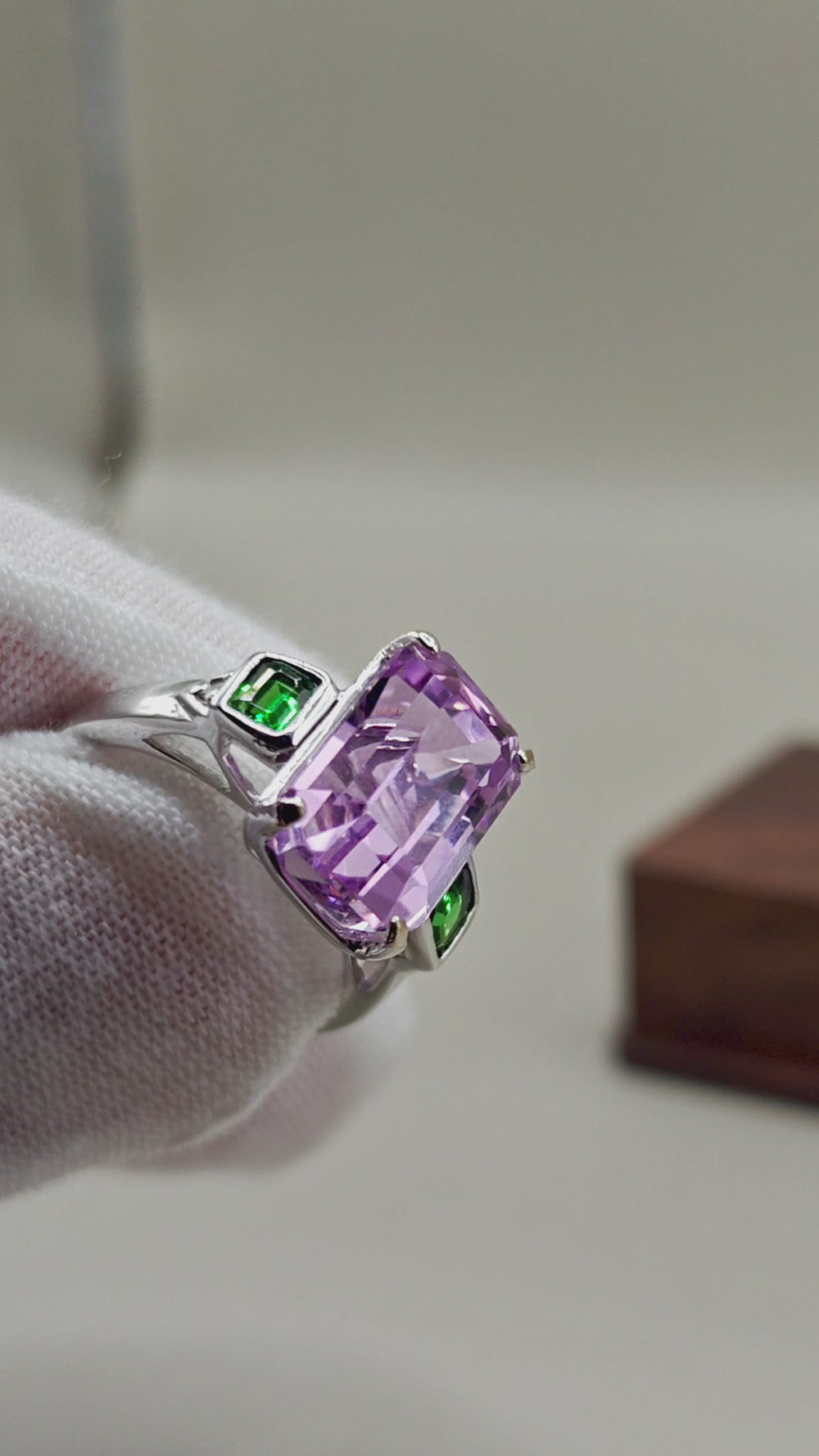 Elyra Kunzite Ring – video 4