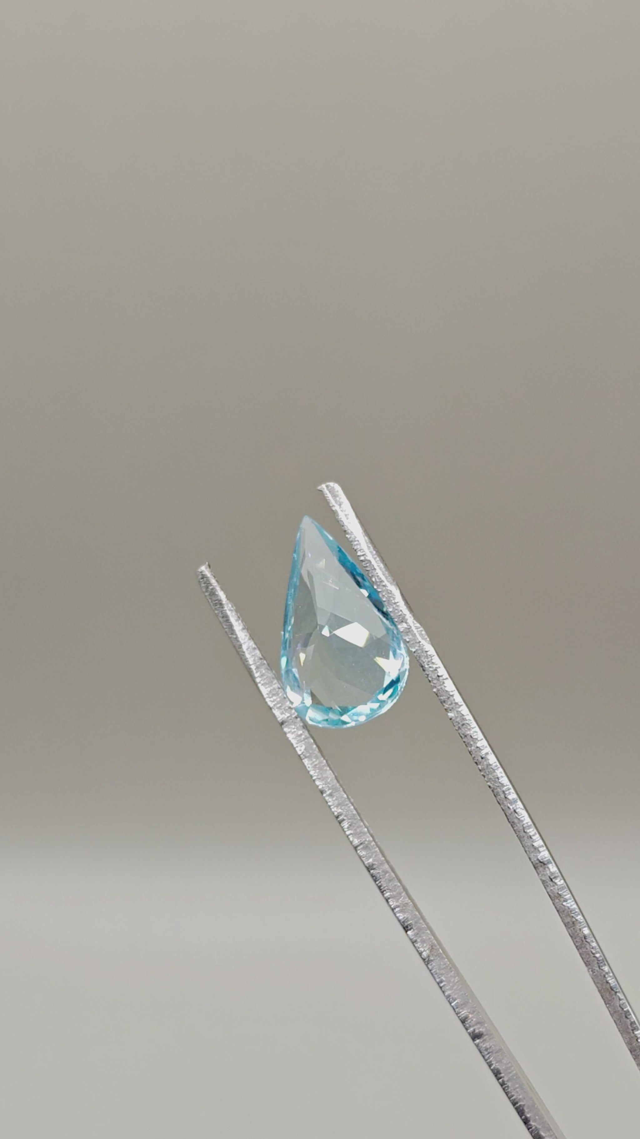 Natural Aquamarine 4.18 ct Pear – video 2