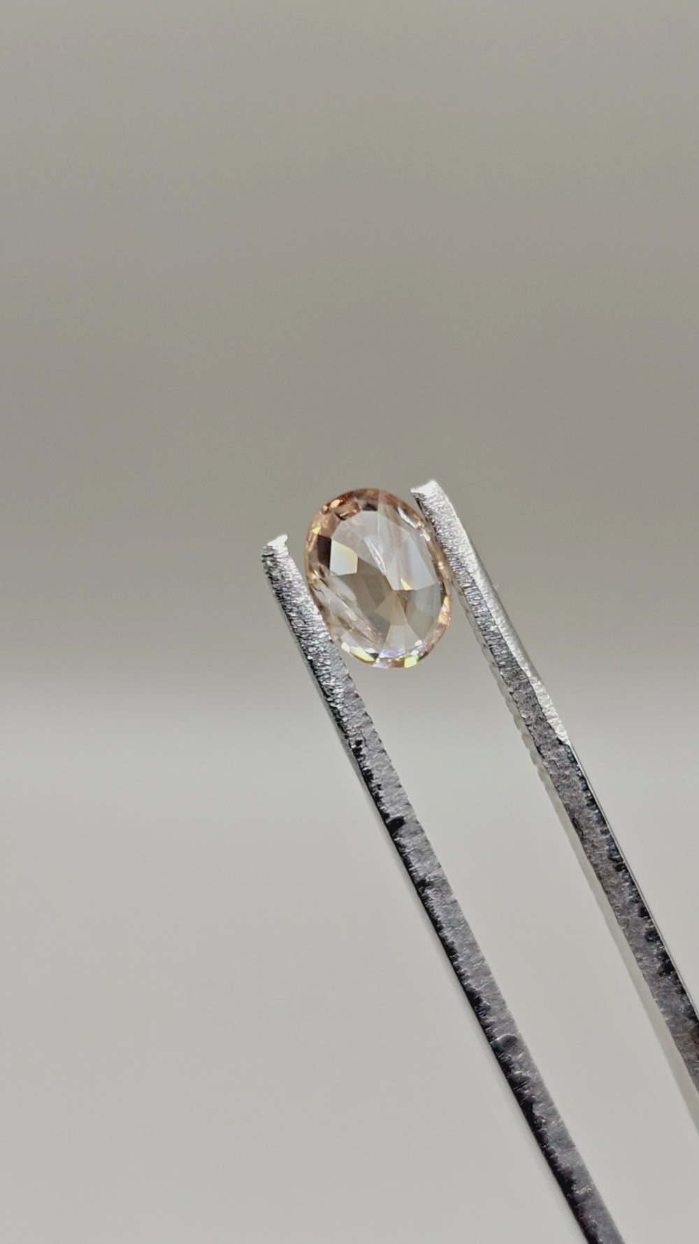 Natural Zircon 1.59 ct Oval – video 2