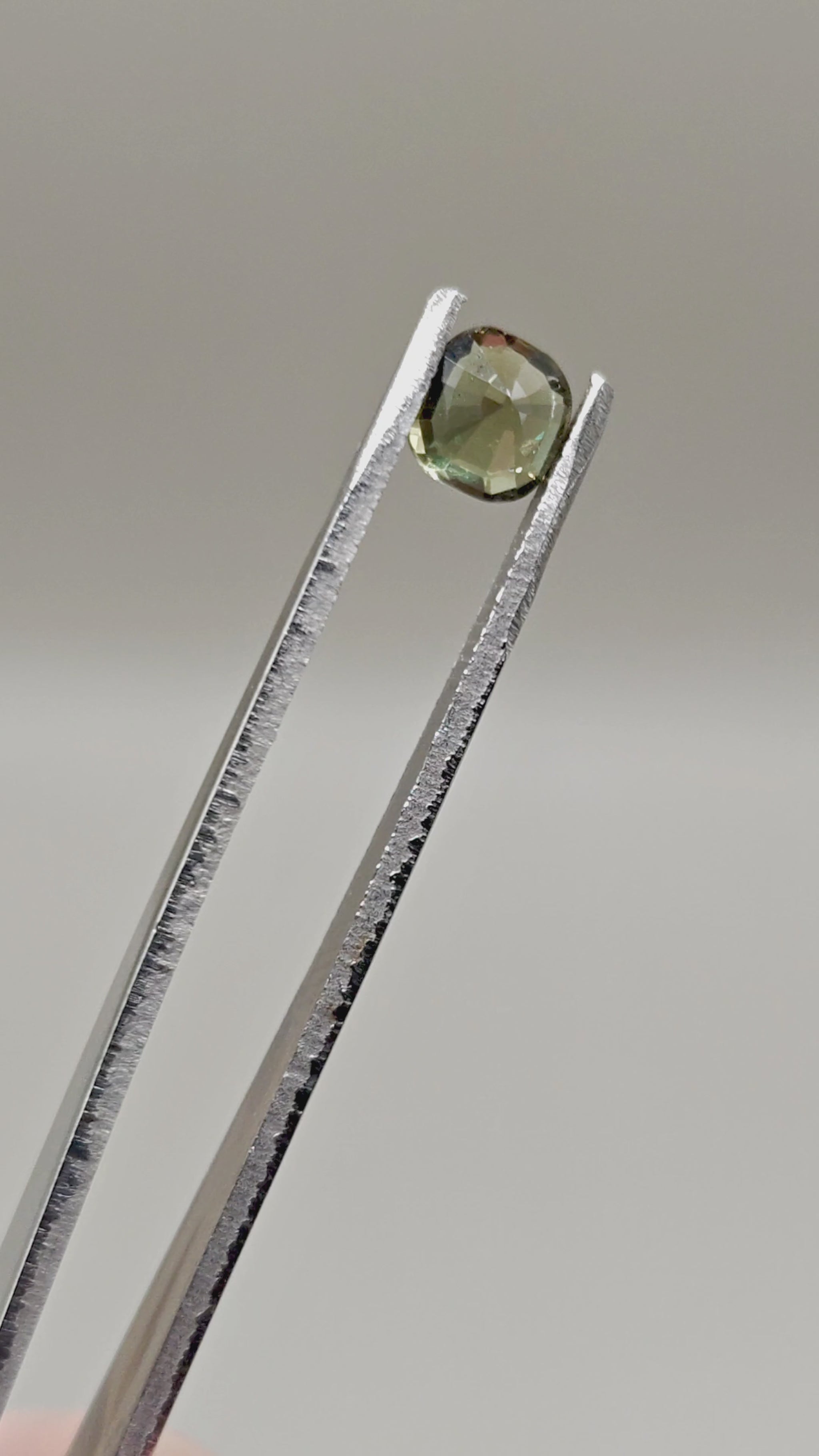 Natural Alexandrite 1.52 ct Cushion – video 2