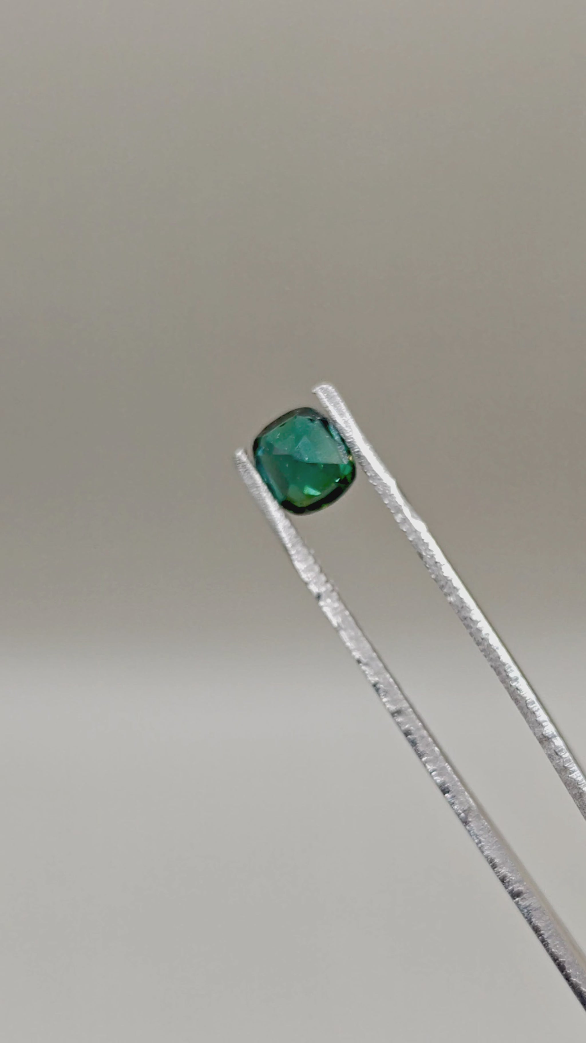 Natural Tourmaline 1.85 ct Octagonal – video 2