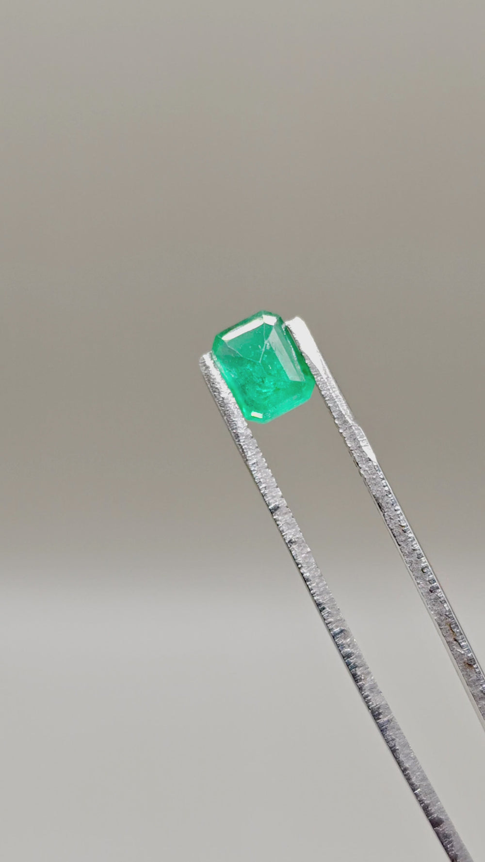 Natural Emerald 1.33 ct Octagonal – video 2