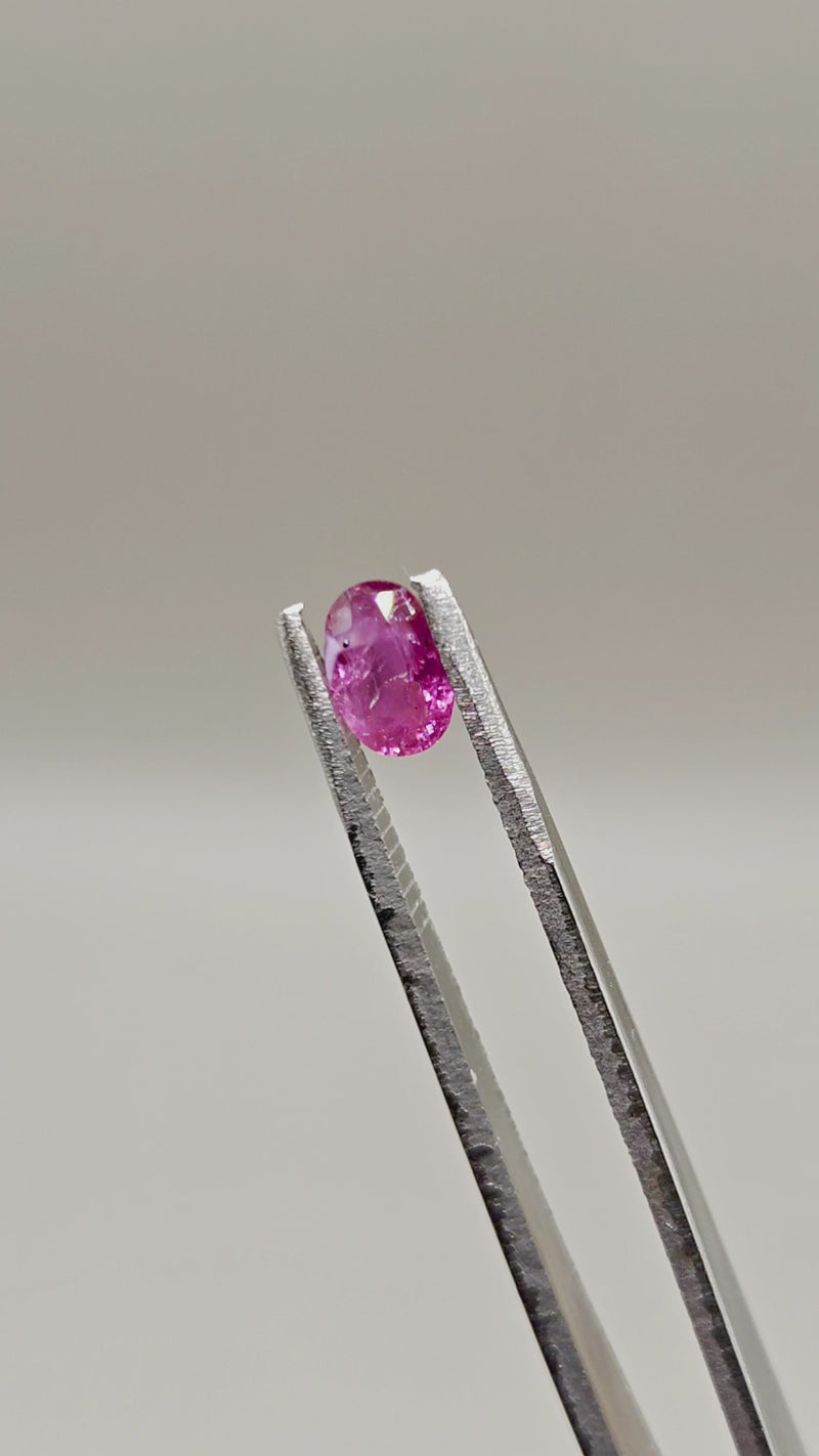 Natural Unheated Ruby 0.89 ct Oval – video