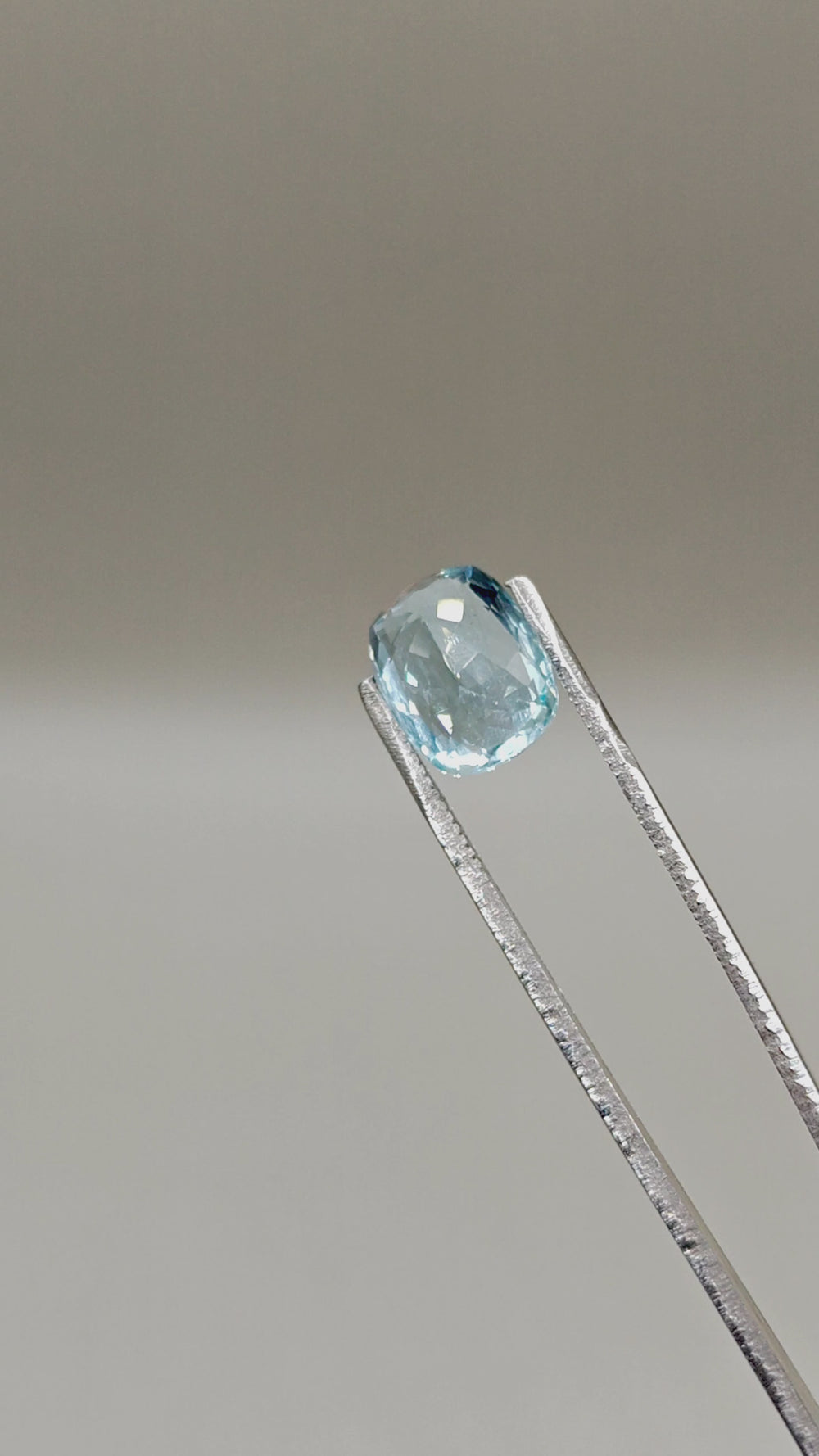 Natural Aquamarine 5.31 ct Cushion – video 2