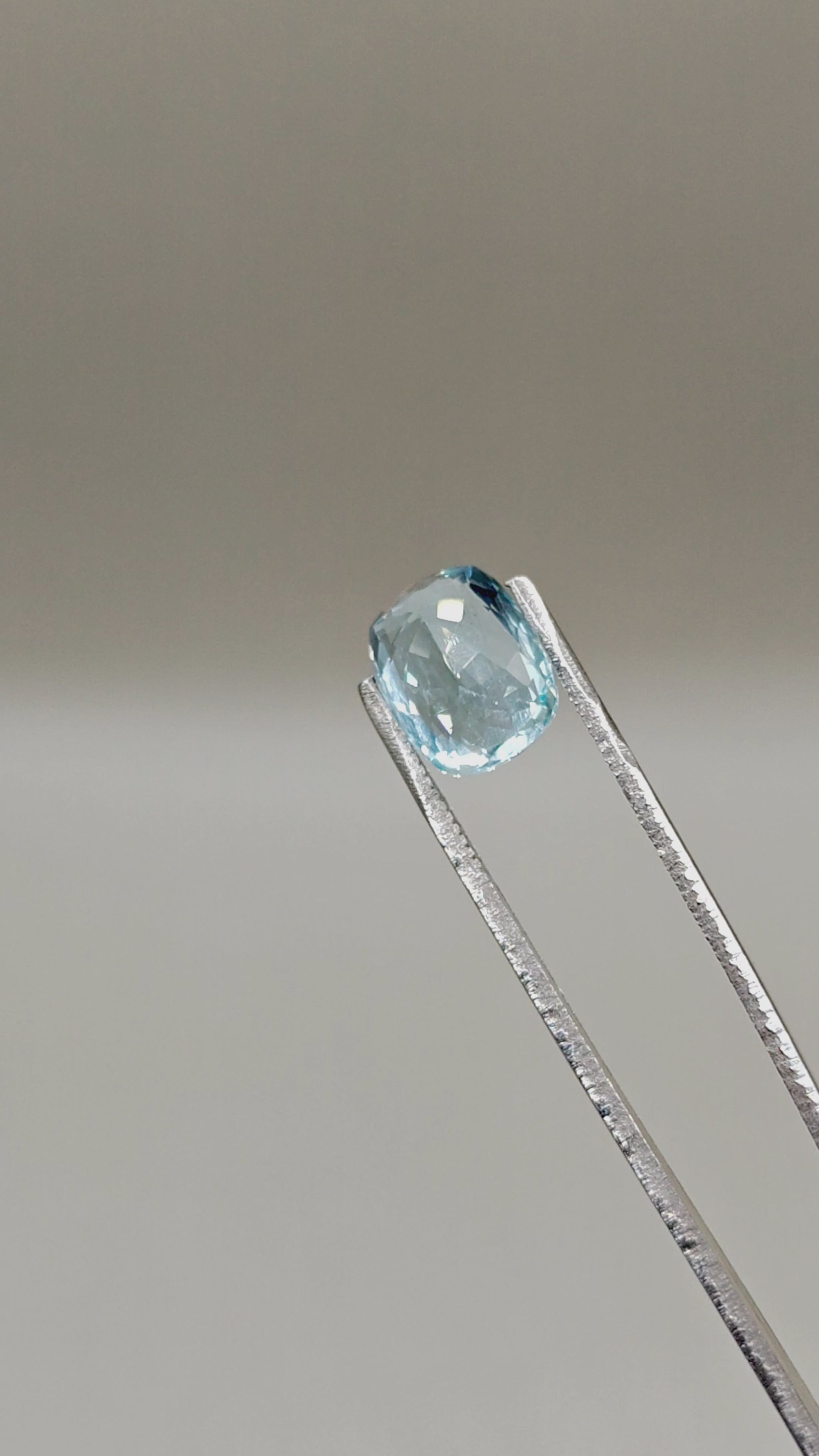 Natural Aquamarine 5.31 ct Cushion – video 2