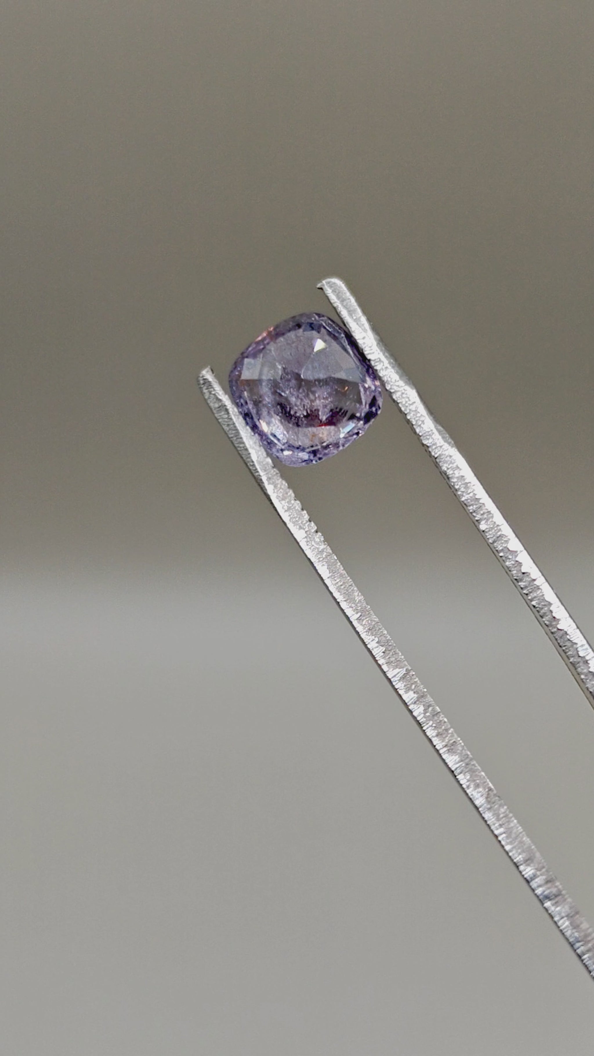 Natural Spinel 3.13 ct Cushion – video 2