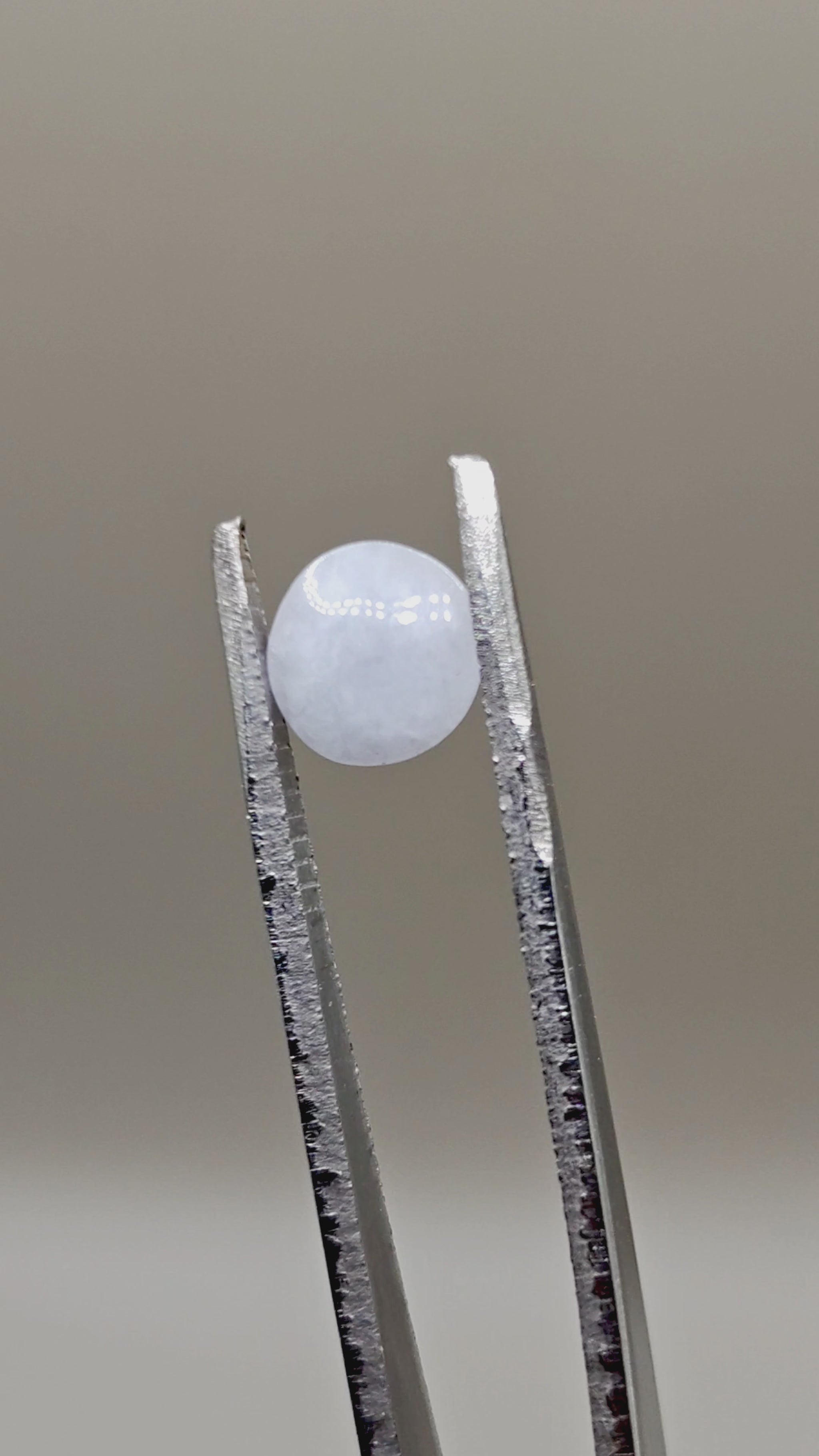 Natural Burmese Jadeite Type A 1.53 ct Round – video 2