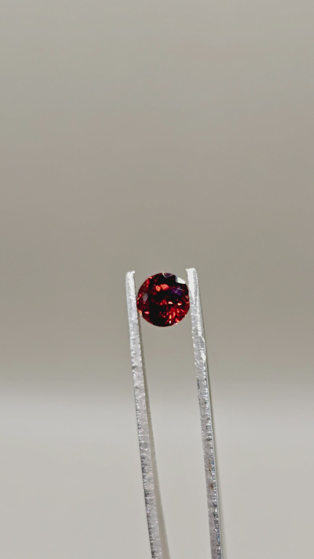 Natural Zircon 2.16 ct Round – video
