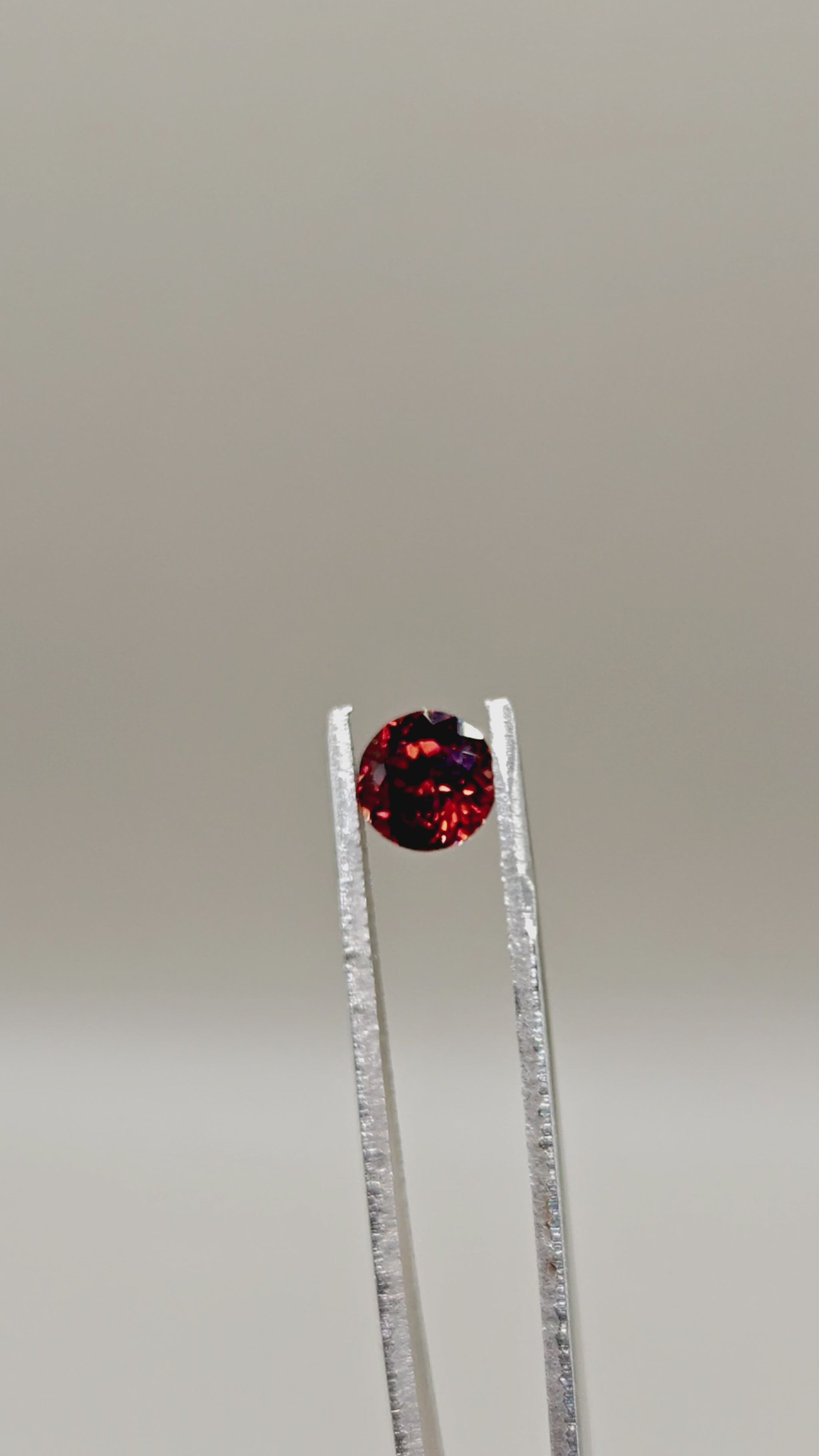 Natural Zircon 2.16 ct Round – video