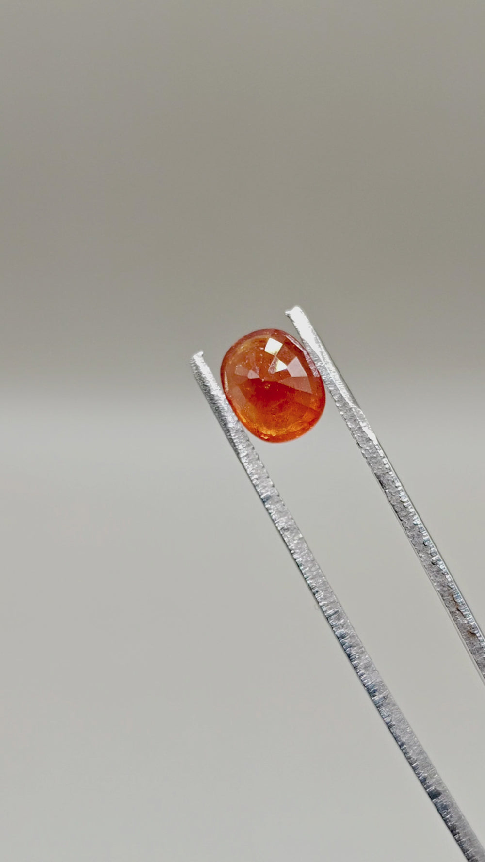 Natural Spessartite 3.49 ct Cushion – video 2