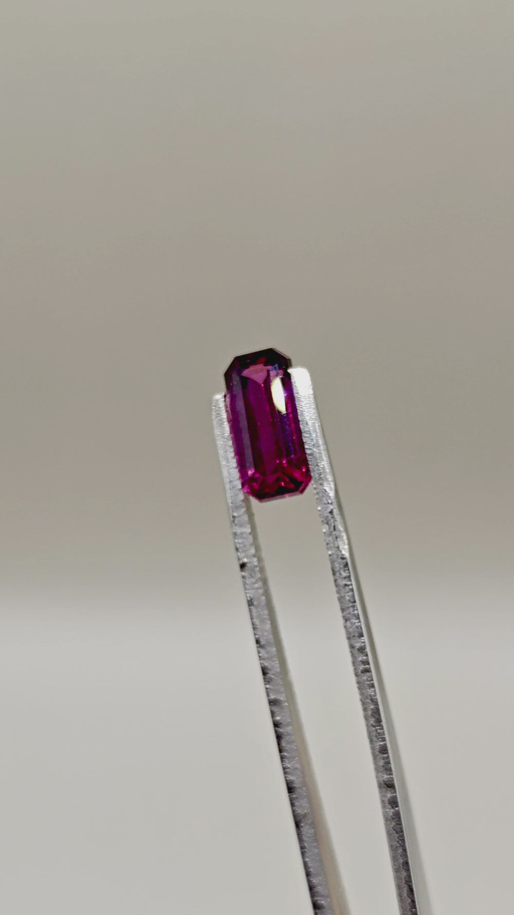 Natural Rhodolite 2.73 ct Octagonal – video