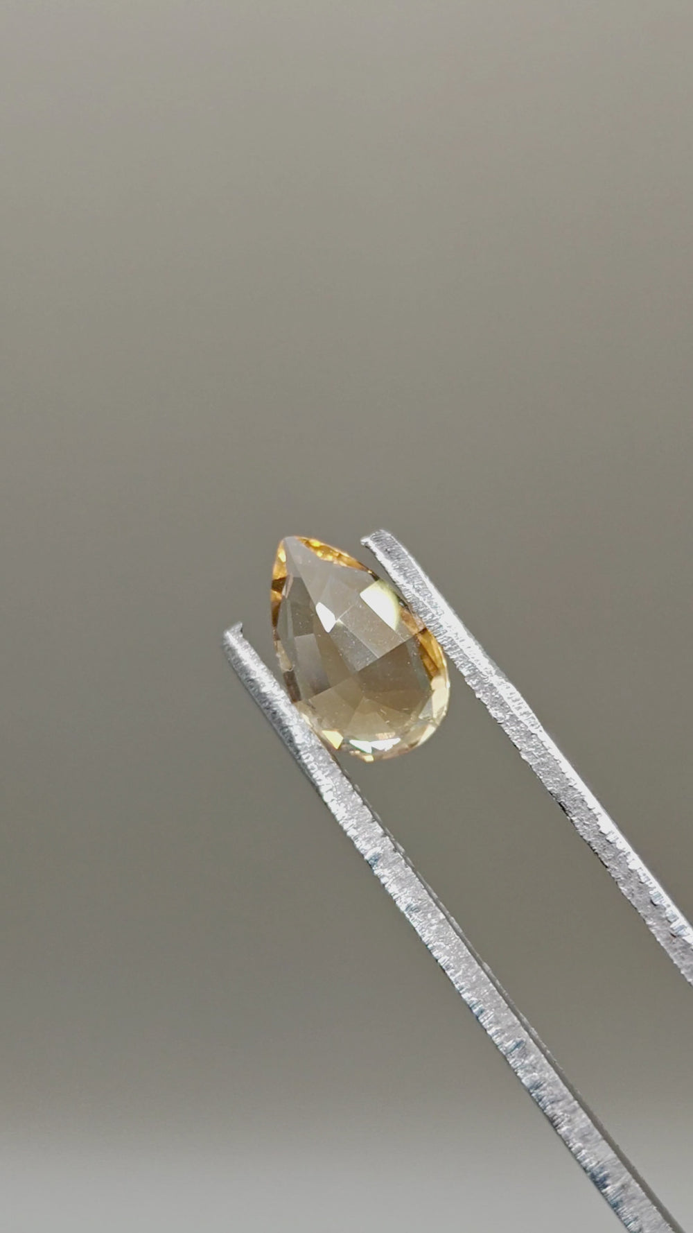 Natural Citrine 1.94 ct Pear – video 2