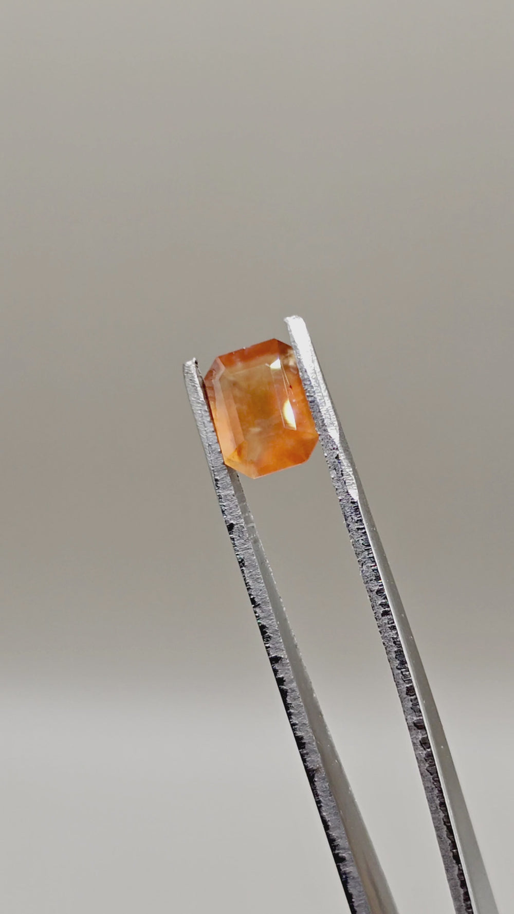 Natural Chalcedony 2.05 ct Octagonal – video 2
