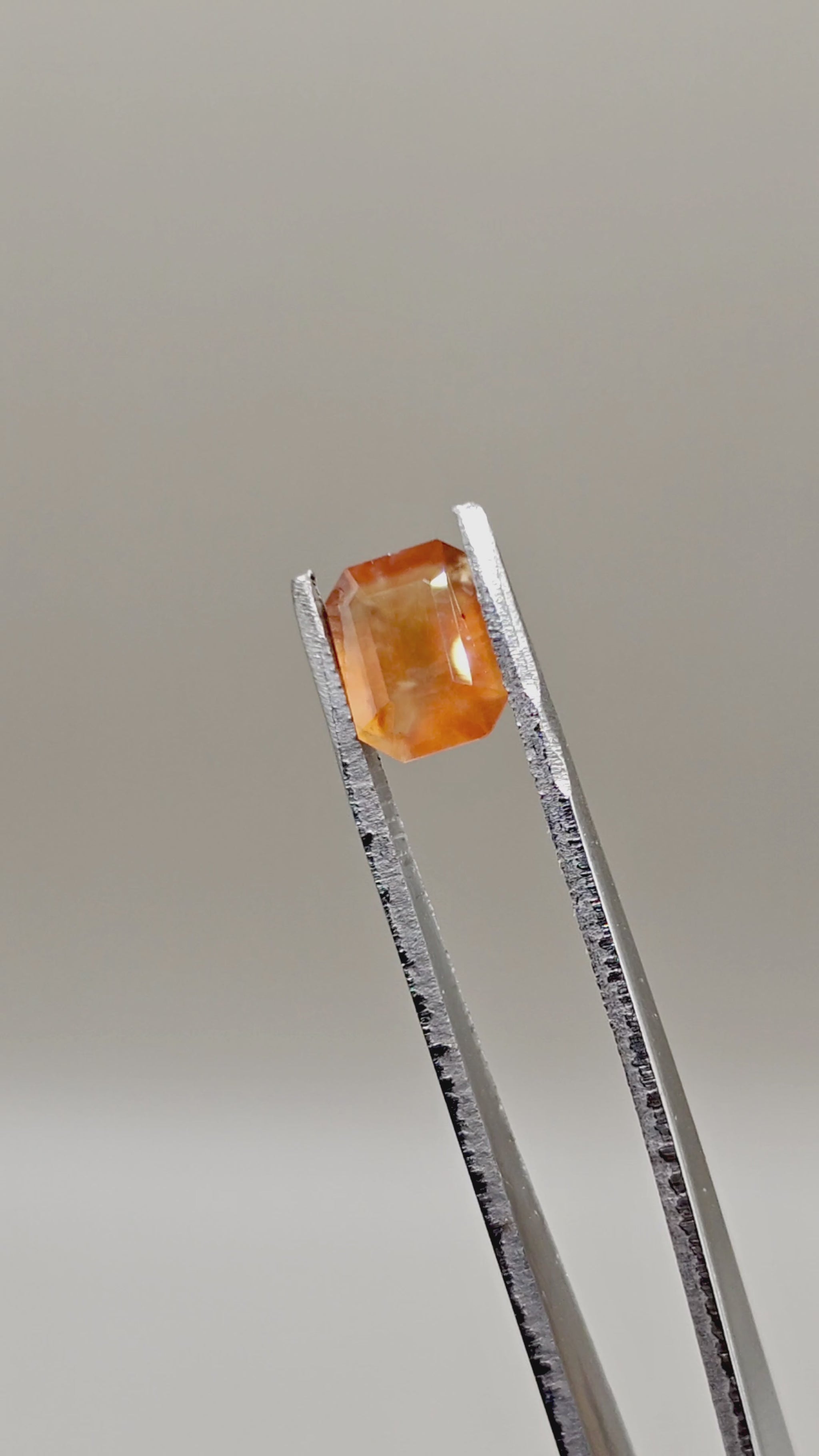 Natural Chalcedony 2.05 ct Octagonal – video 2
