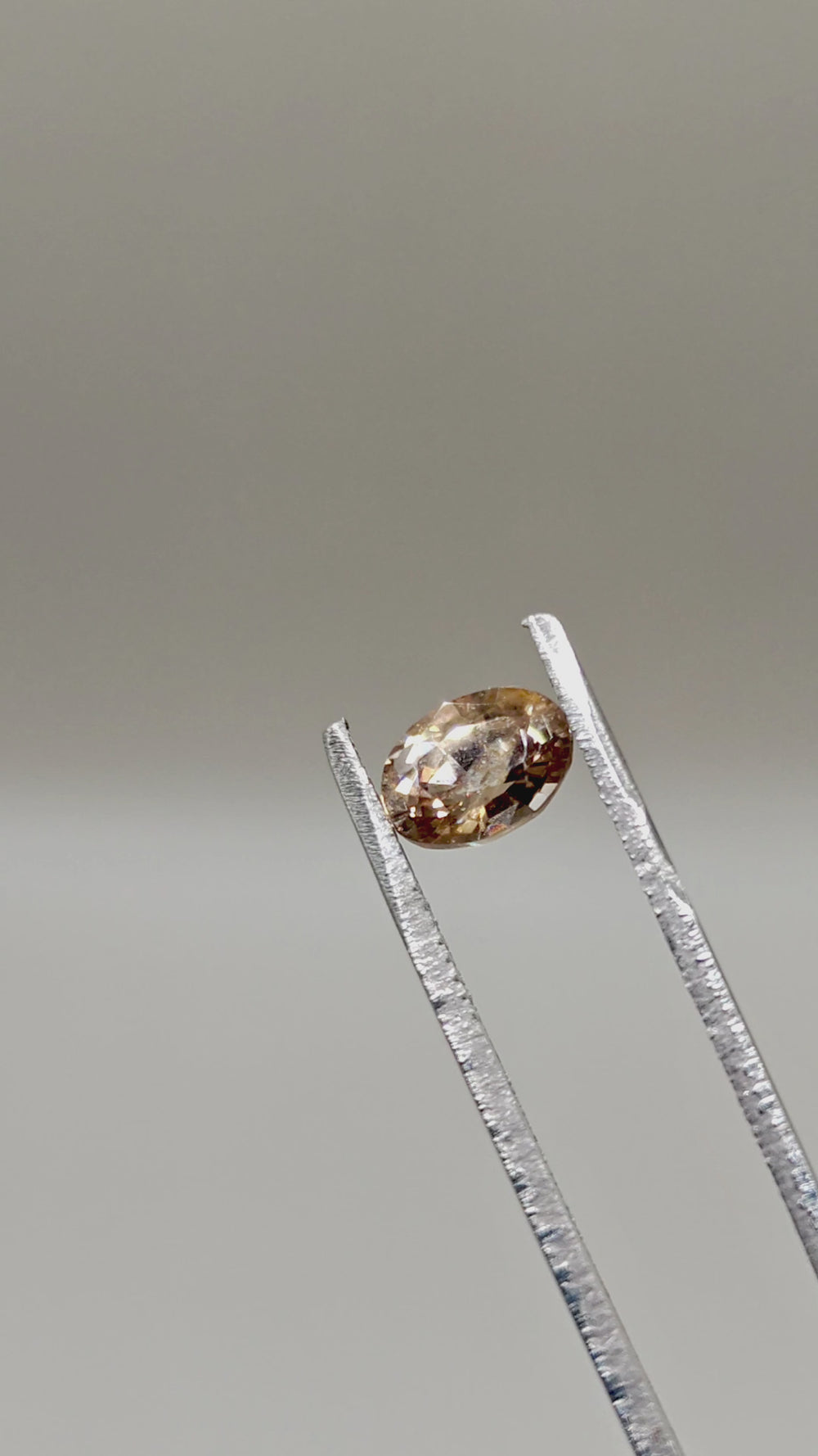 Natural Zircon 2.32 ct Oval – video
